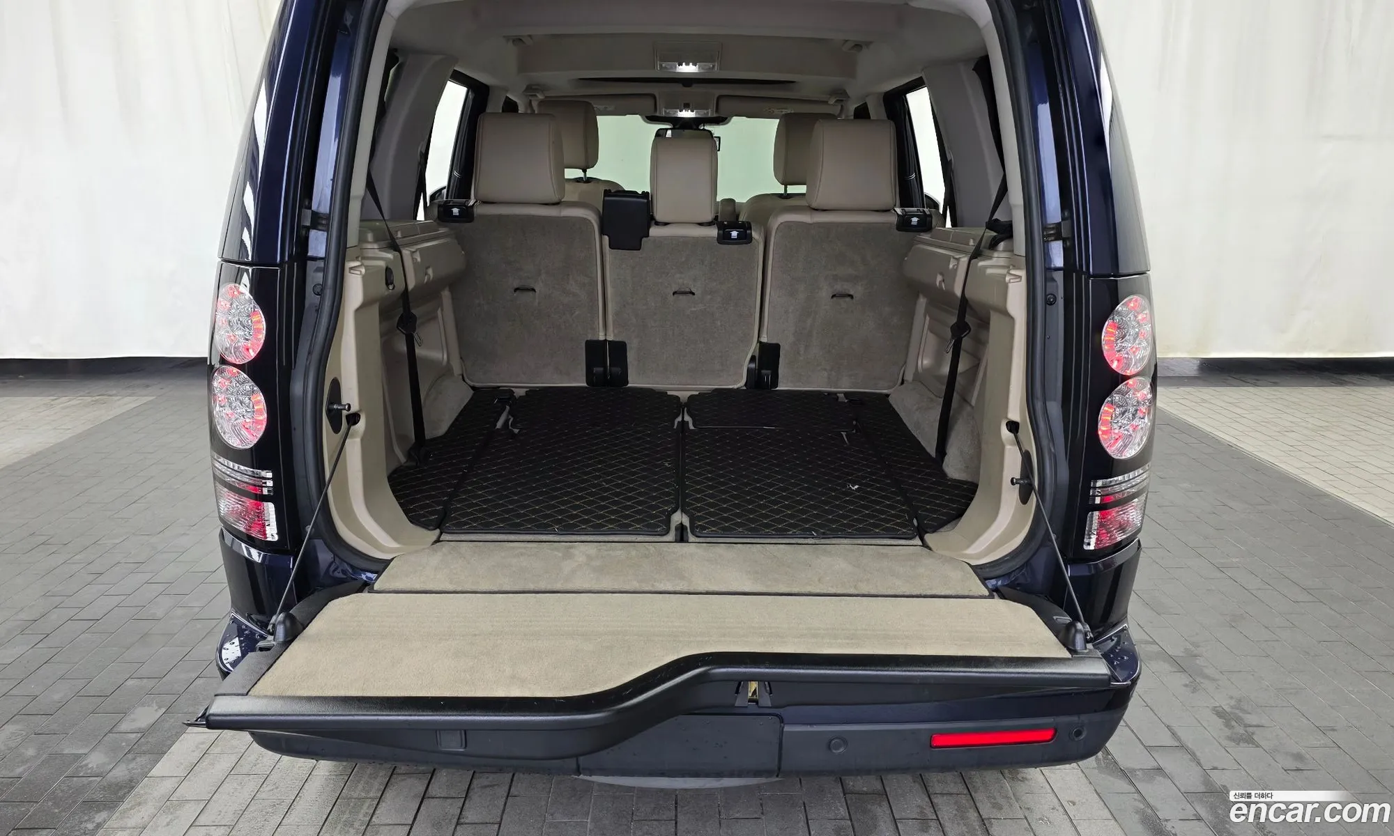 Land Rover Discovery 4 2016 SALLAAAG6GA839729 — 9