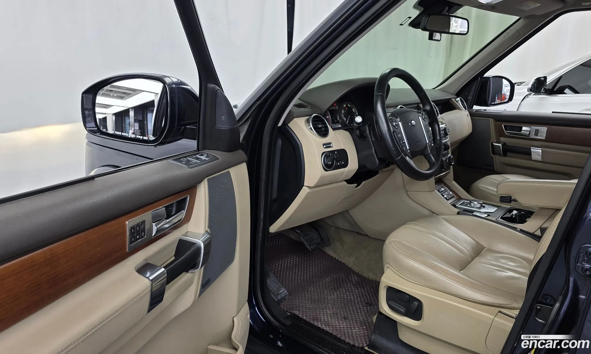 Land Rover Discovery 4 2016 SALLAAAG6GA839729 — 18
