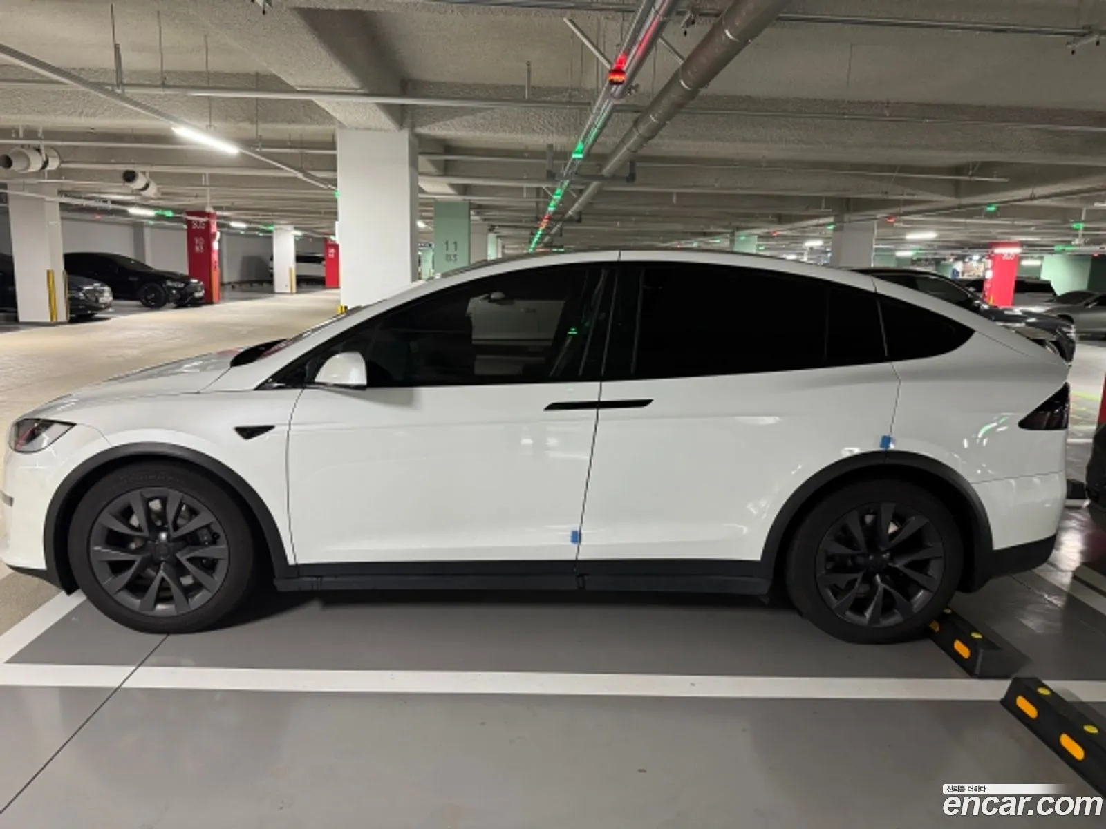 Tesla Model X 2024 — 7