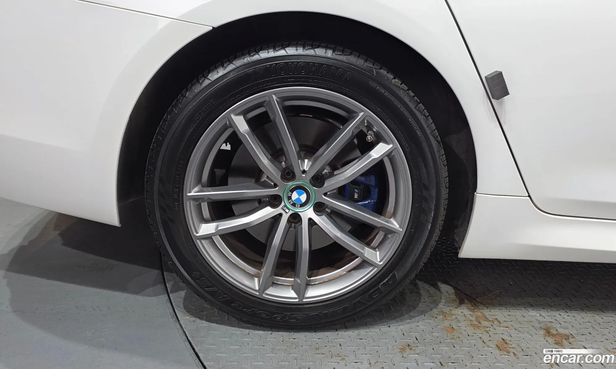 BMW 5 Series 2017 WBAJD3107JWC13034 — 26