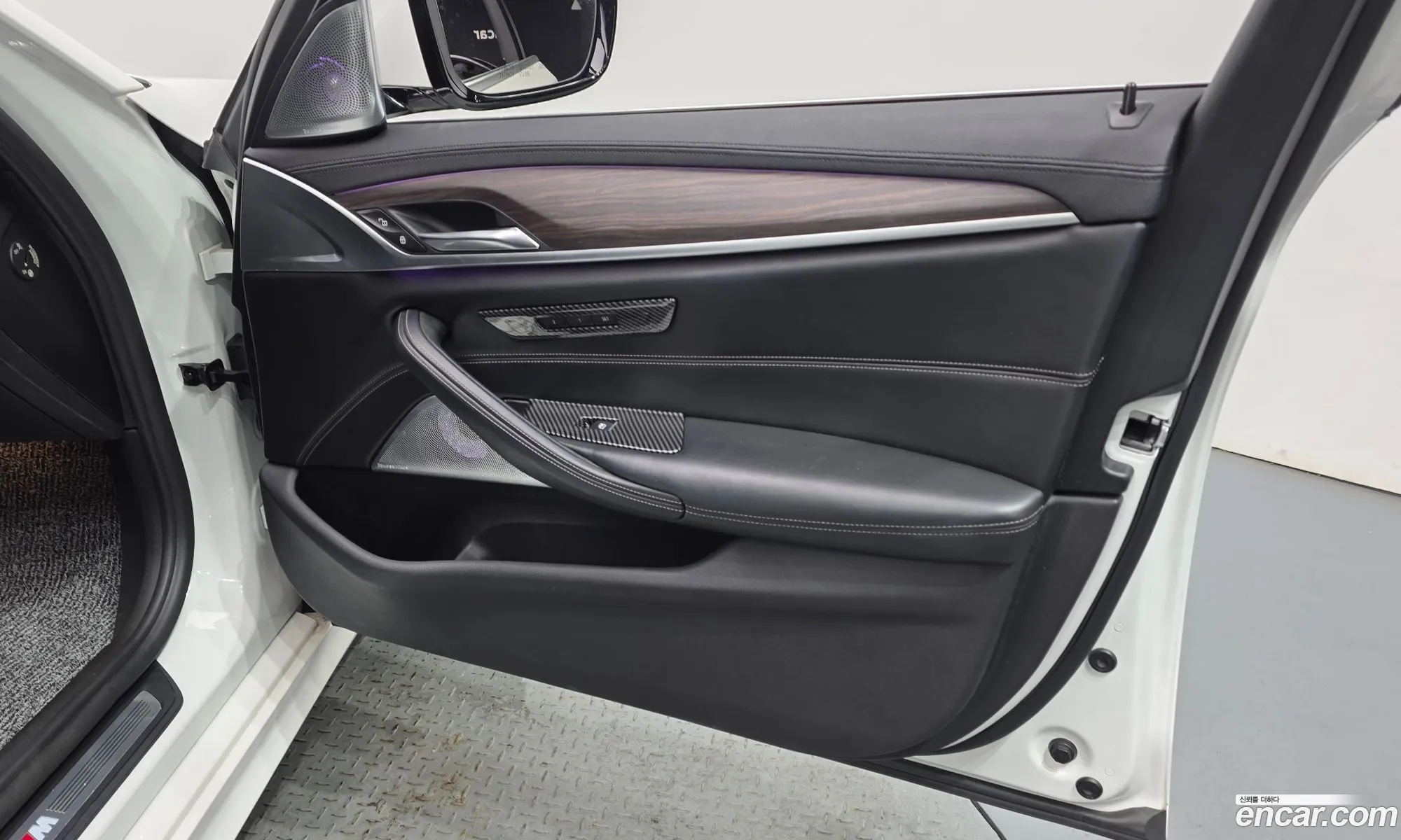 BMW 5 Series 2017 WBAJD3107JWC13034 — 32