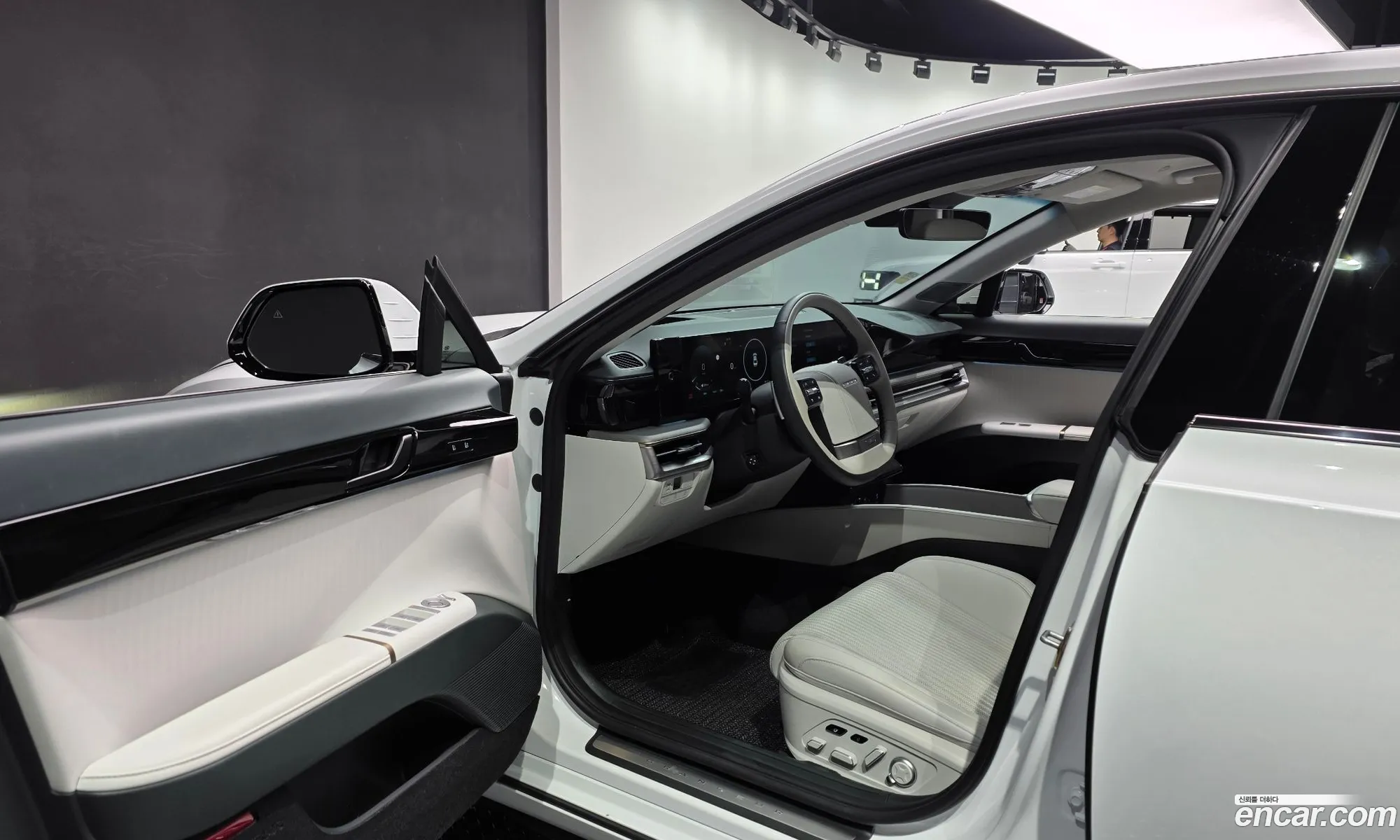 Hyundai Grandeur Hybrid 2023 — 12
