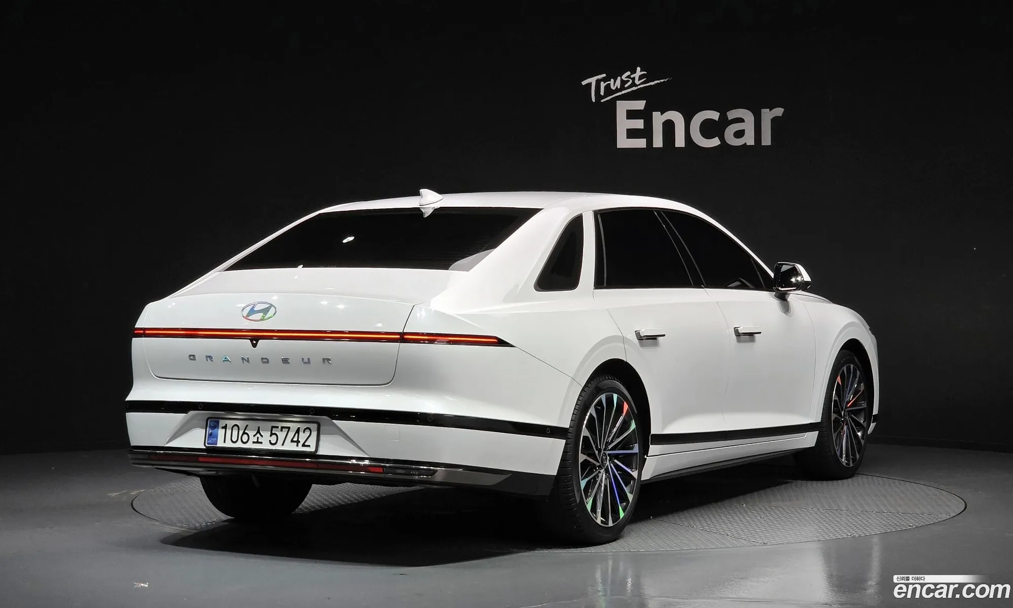 Hyundai Grandeur Hybrid 2023 — 18