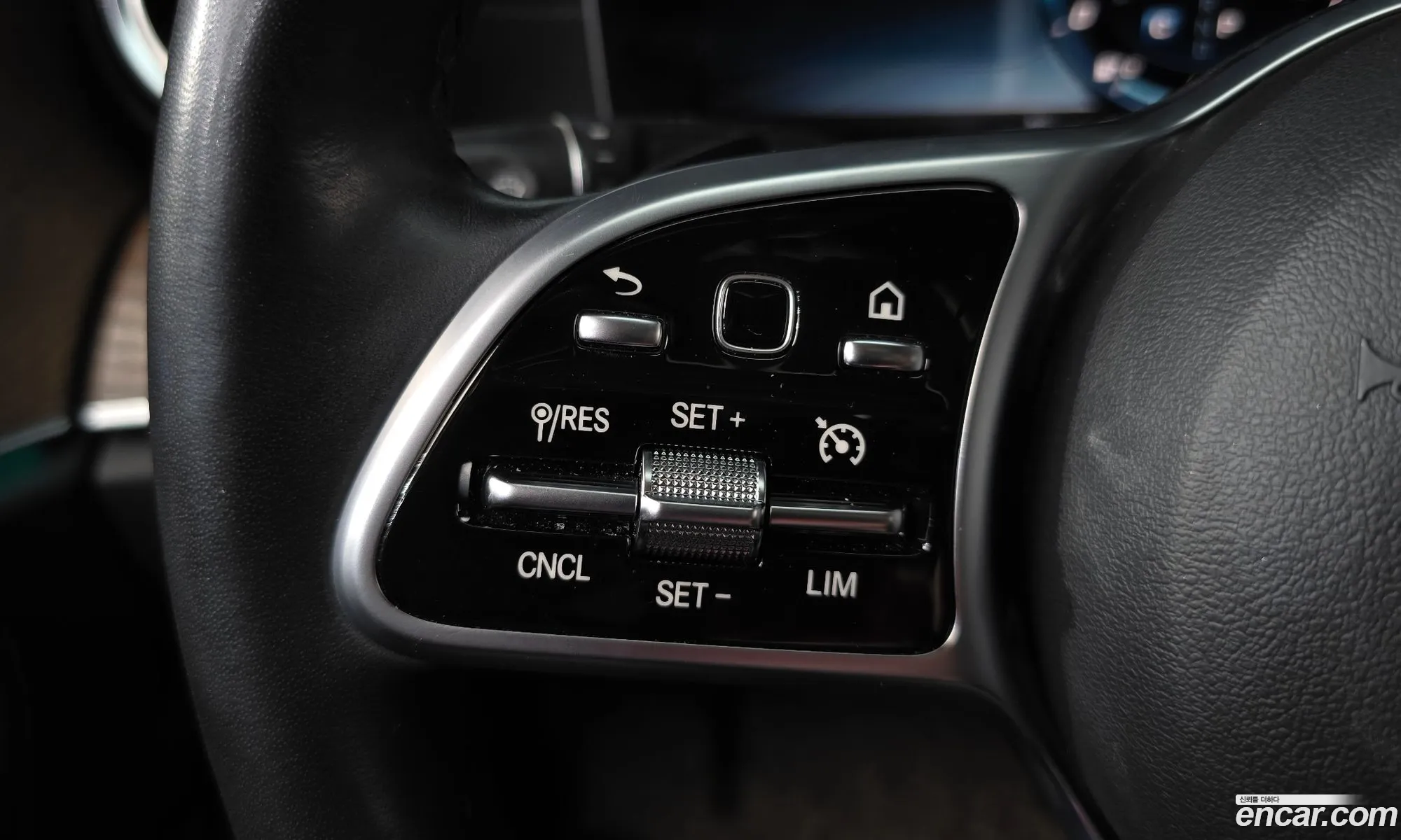 Mercedes-Benz E-Class W213 2018 WDDZF4JB1KA498175 — 11