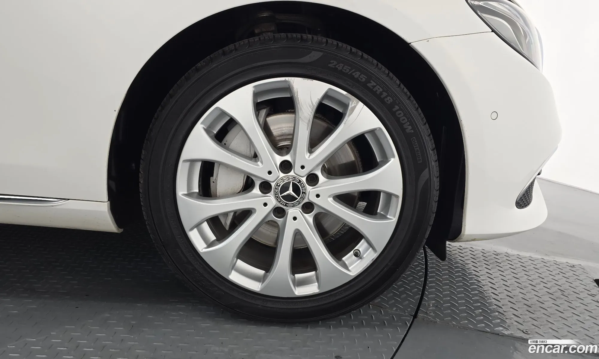 Mercedes-Benz E-Class W213 2018 WDDZF4JB1KA498175 — 15