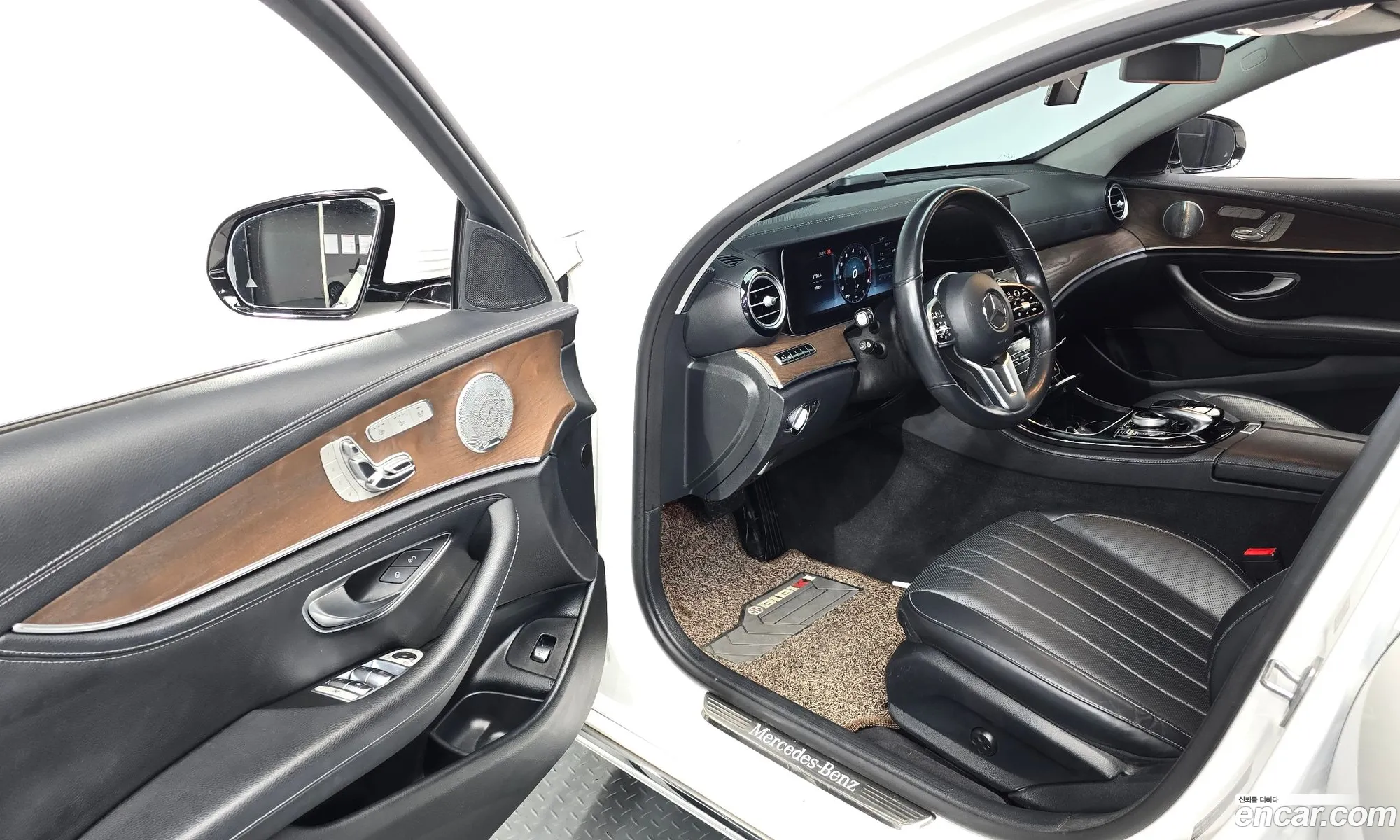 Mercedes-Benz E-Class W213 2018 WDDZF4JB1KA498175 — 27