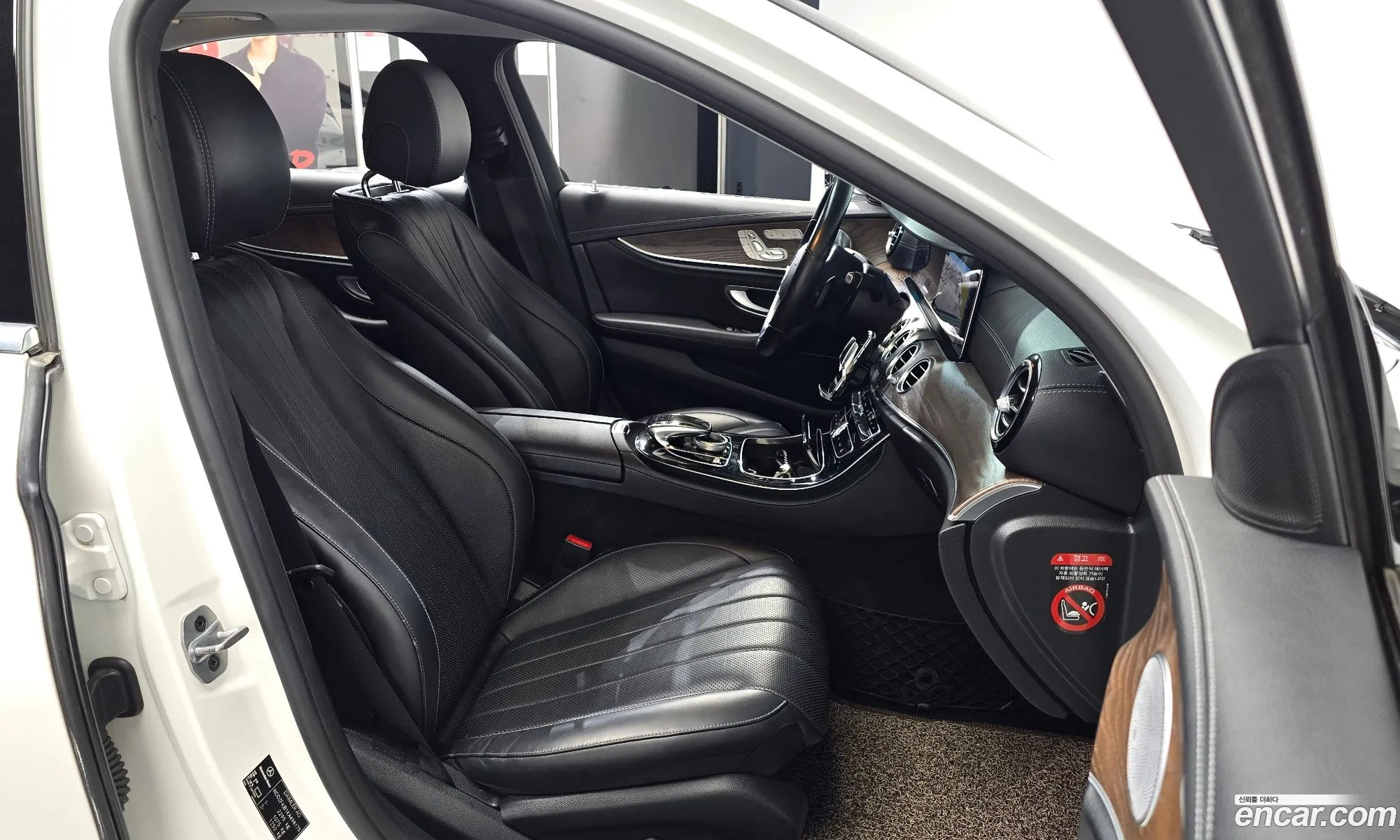 Mercedes-Benz E-Class W213 2018 WDDZF4JB1KA498175 — 16