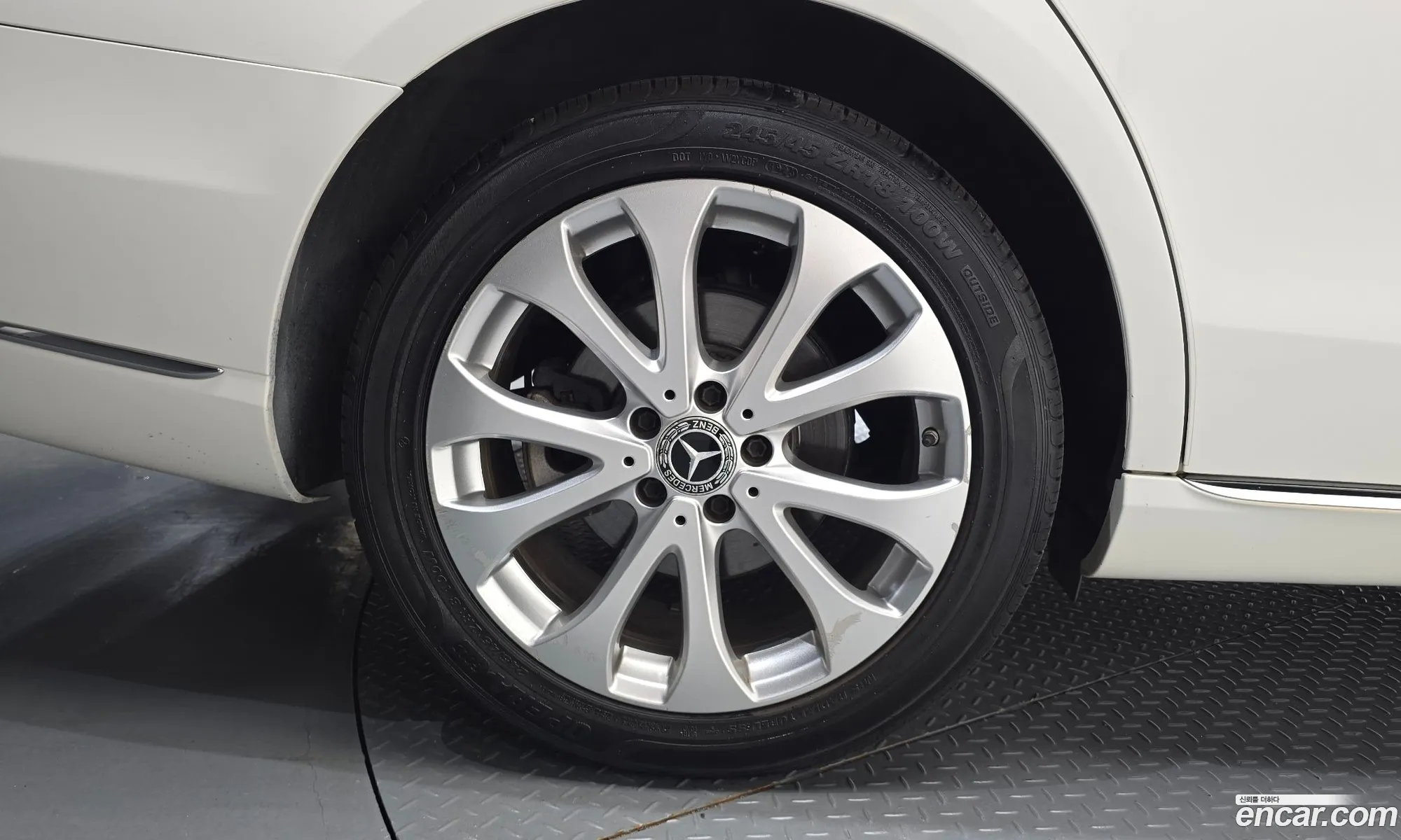 Mercedes-Benz E-Class W213 2018 WDDZF4JB1KA498175 — 25