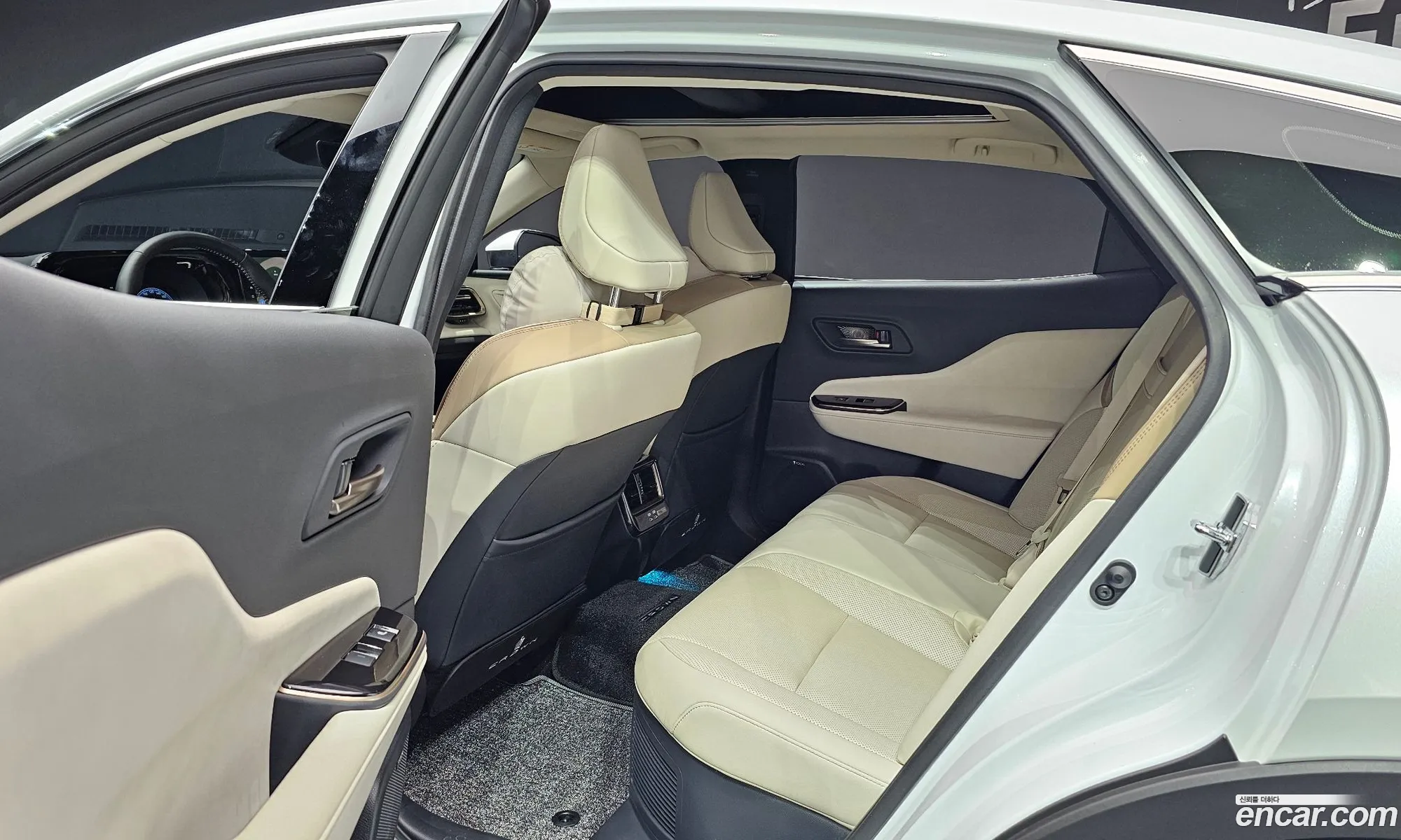 Toyota Crown Crossover 2025 JTDAAAAF2S3036610 — 11
