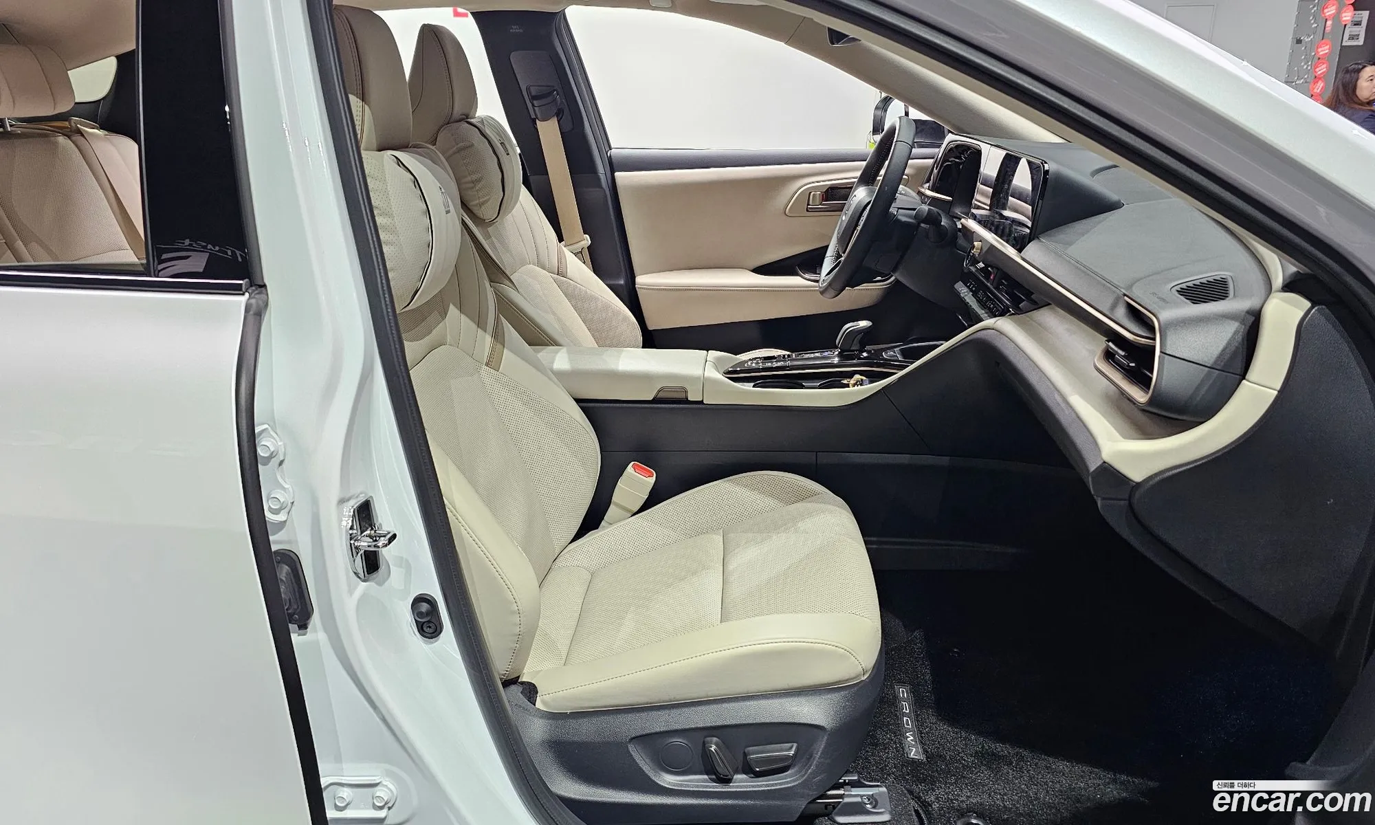 Toyota Crown Crossover 2025 JTDAAAAF2S3036610 — 16