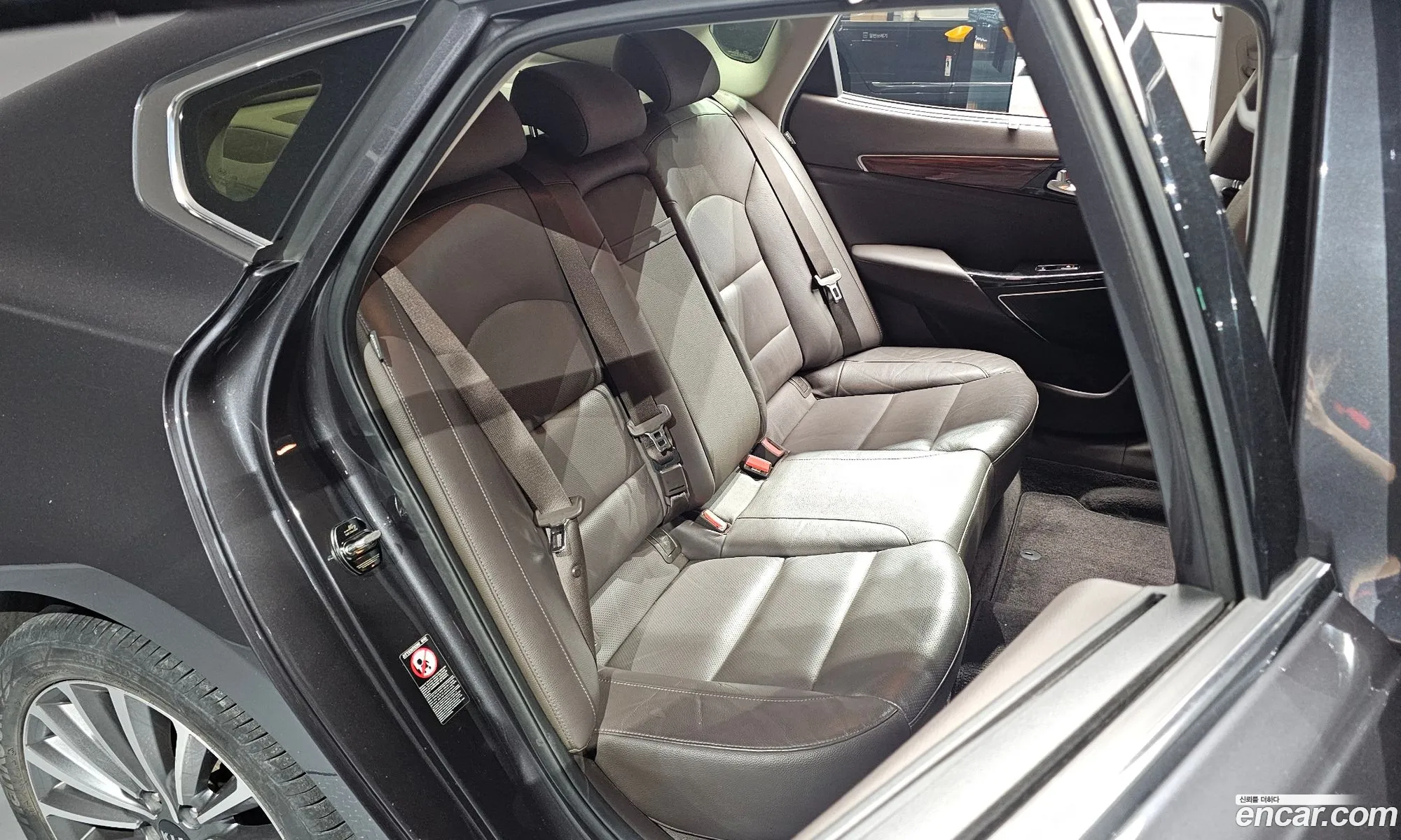 Kia K7 2017 KNALB415BHA054268 — 5