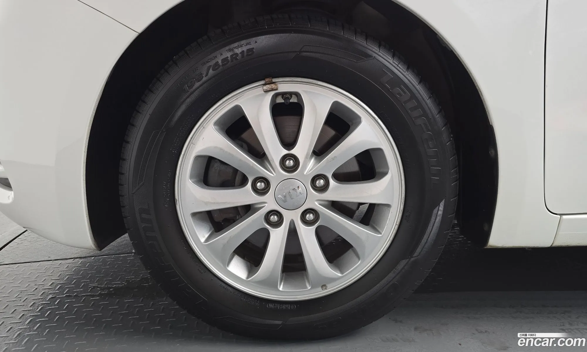 Kia K3 2015 — 9
