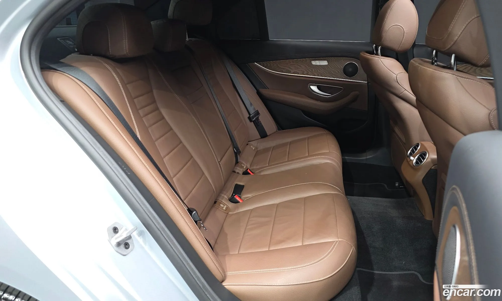 Mercedes-Benz E-Class W213 2022 — 32