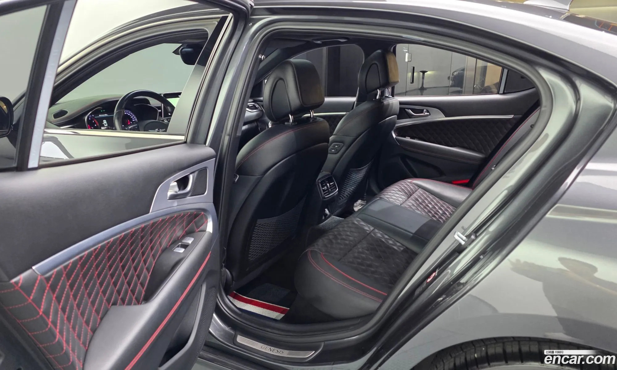 Genesis G70 2018 — 36
