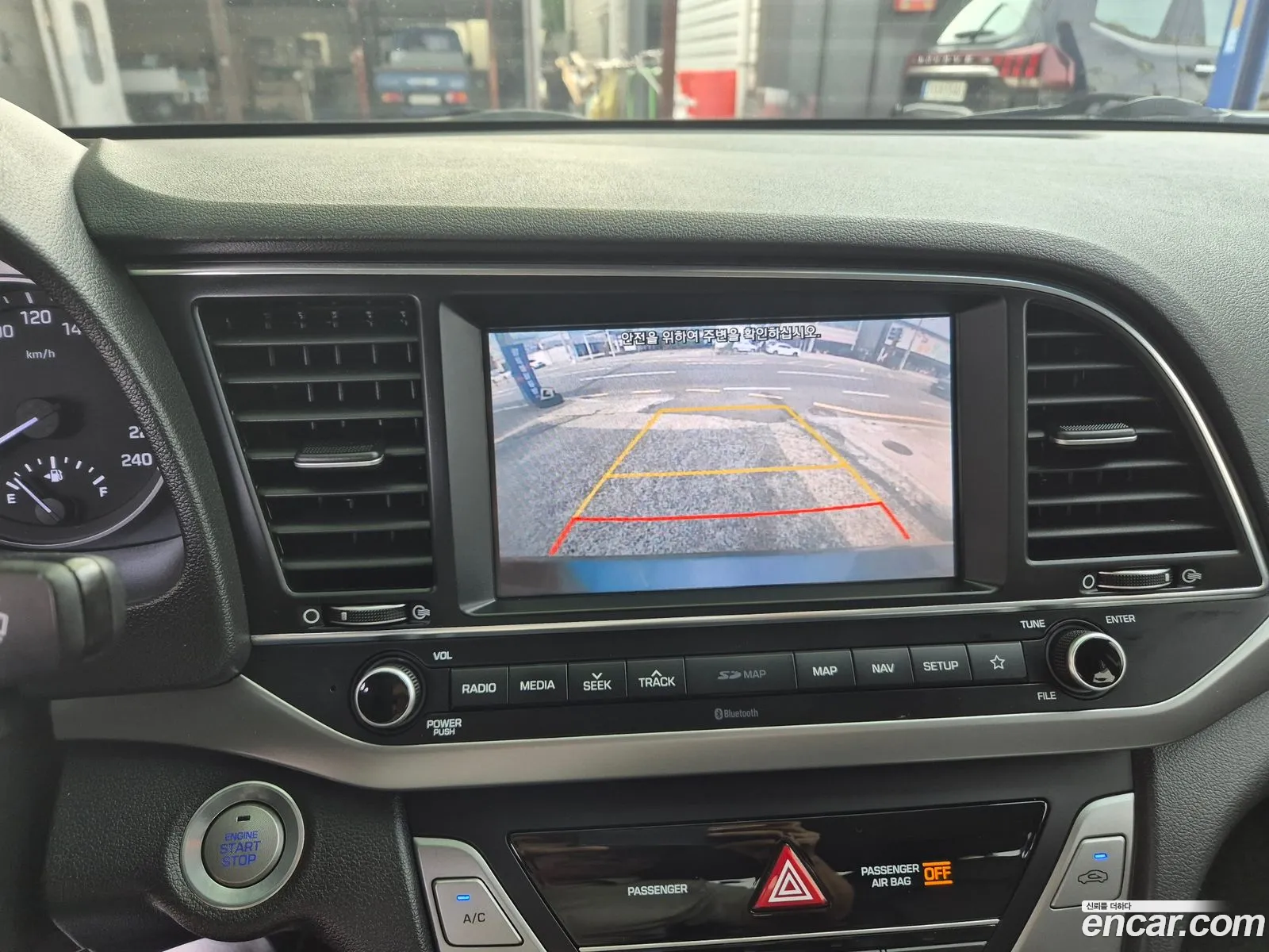 Hyundai Elantra AD 2018 — 16