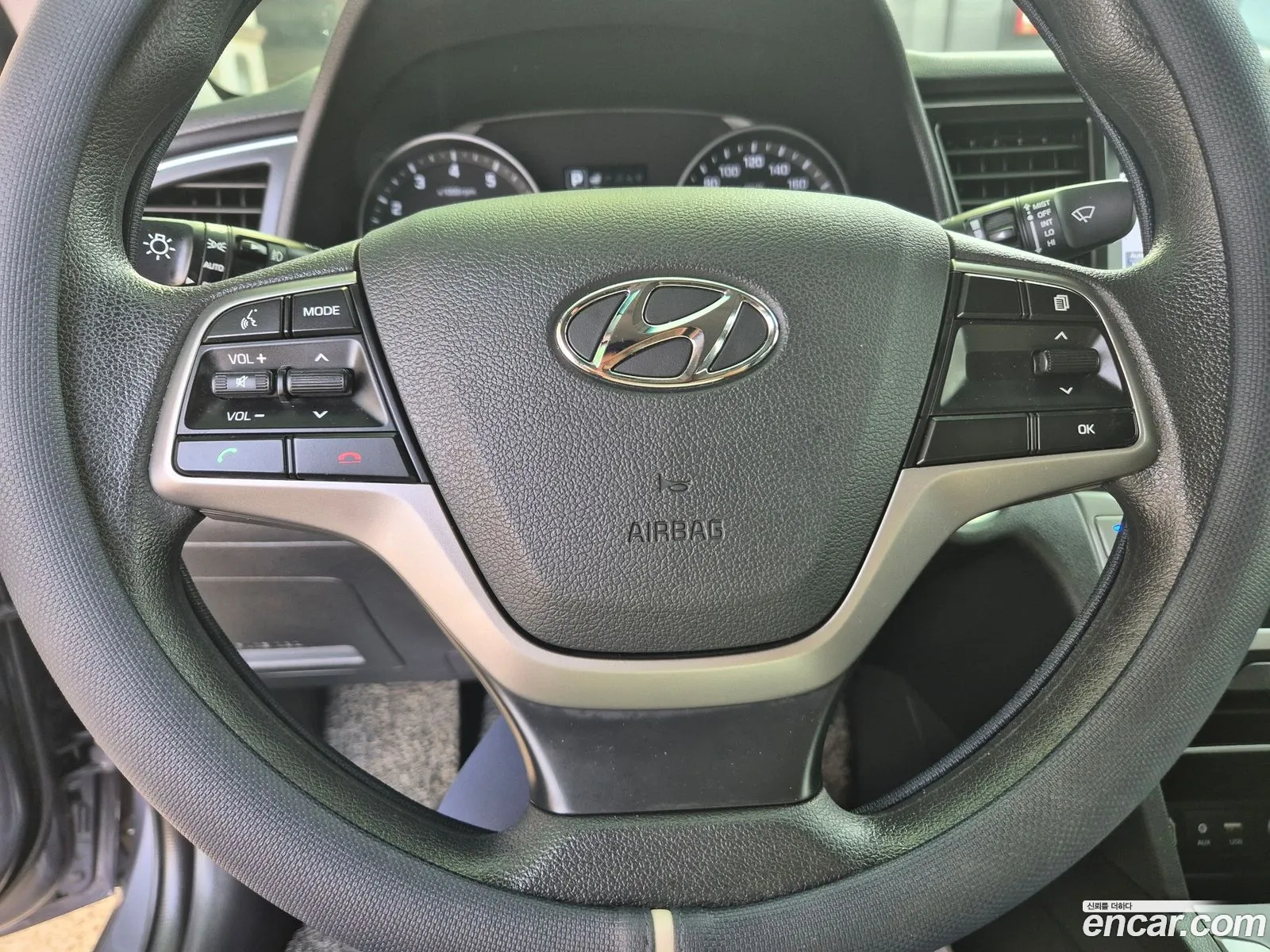 Hyundai Elantra AD 2018 — 14