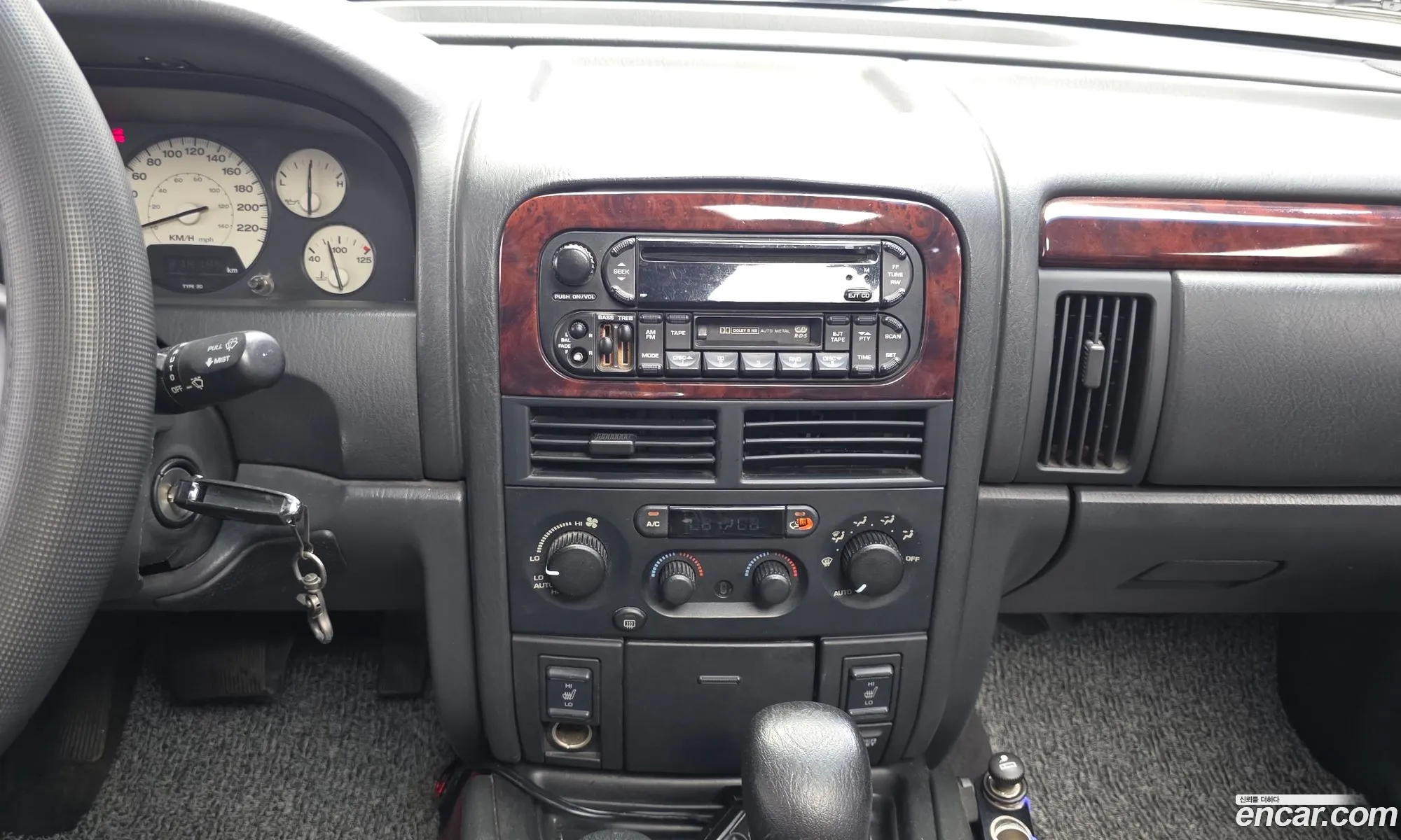 Jeep Grand Cherokee 2002 1J8GW58N52C239807 — 2