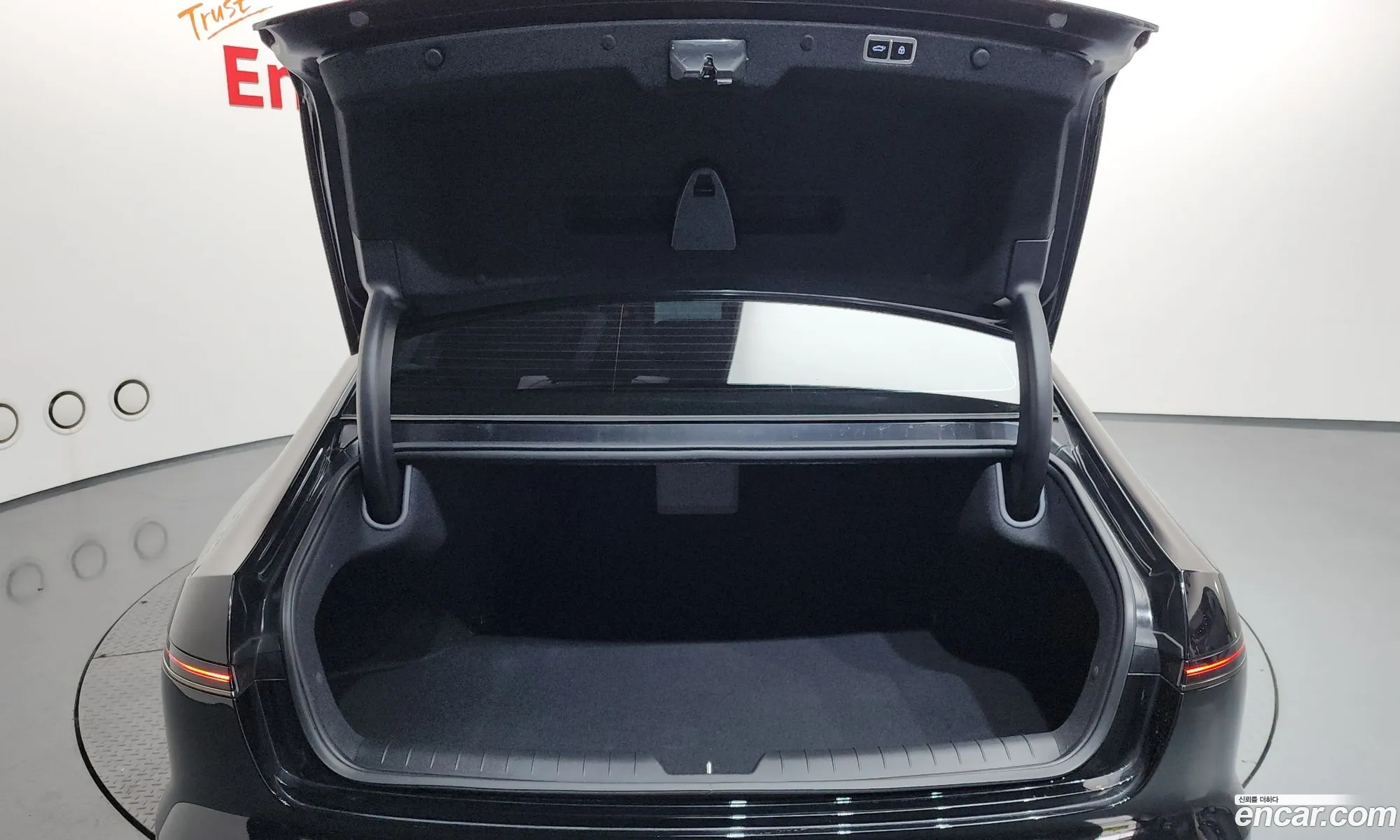 Hyundai Grandeur Hybrid 2023 — 14
