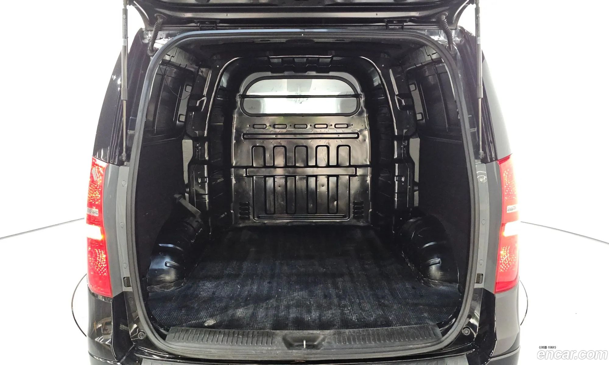 Hyundai Grand Starex 2020 — 29