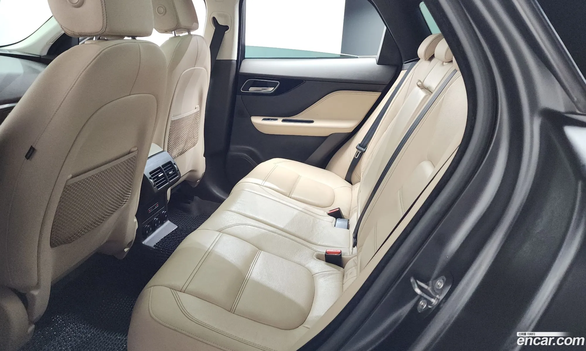 Jaguar F-Pace 2018 SADCA2BN8JA236572 — 15