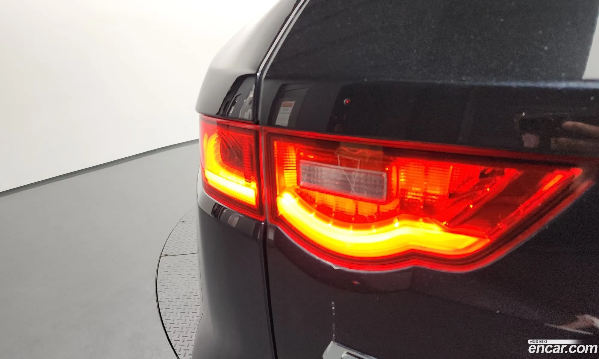 Jaguar F-Pace 2018 SADCA2BN8JA236572 — 11