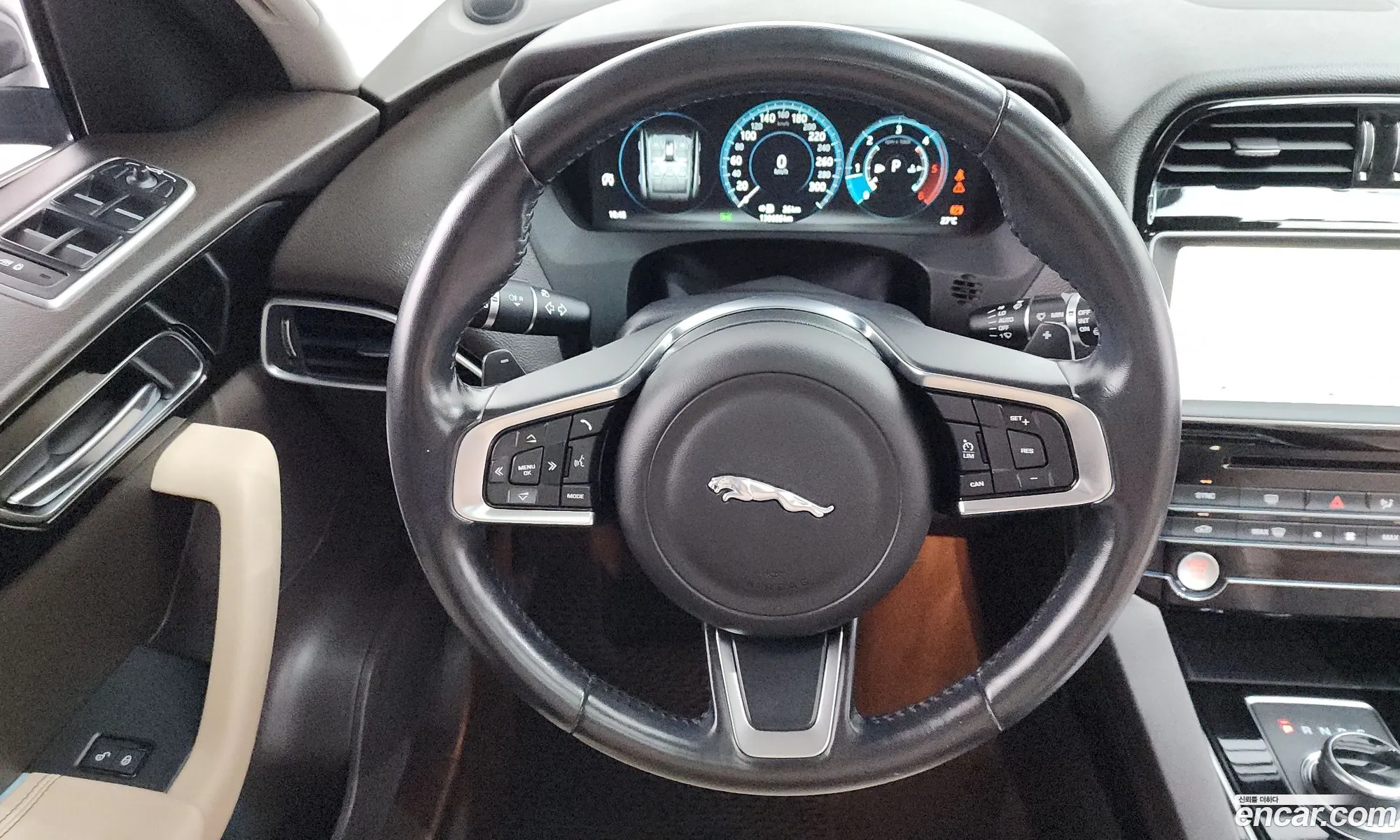 Jaguar F-Pace 2018 SADCA2BN8JA236572 — 24