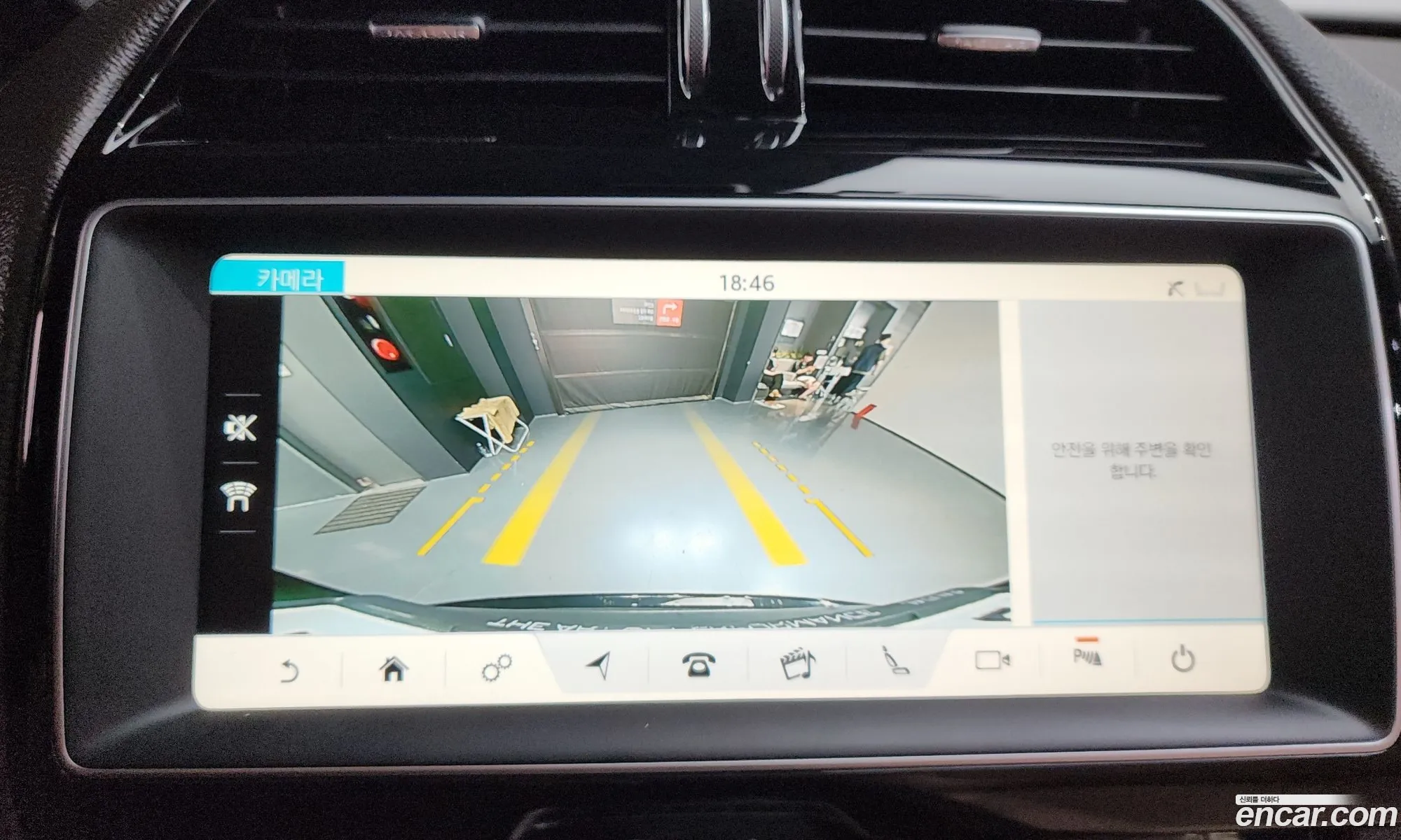 Jaguar F-Pace 2018 SADCA2BN8JA236572 — 32