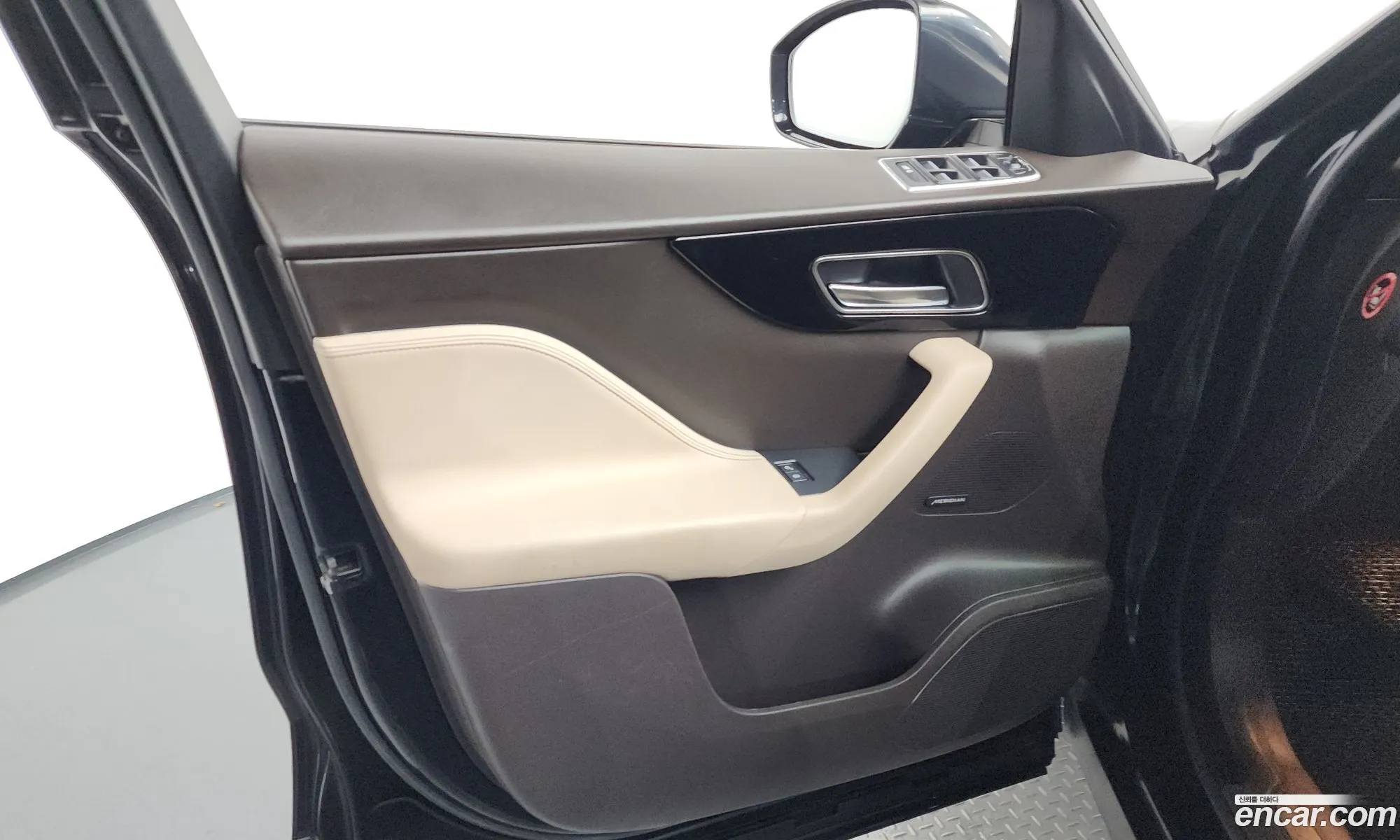 Jaguar F-Pace 2018 SADCA2BN8JA236572 — 26