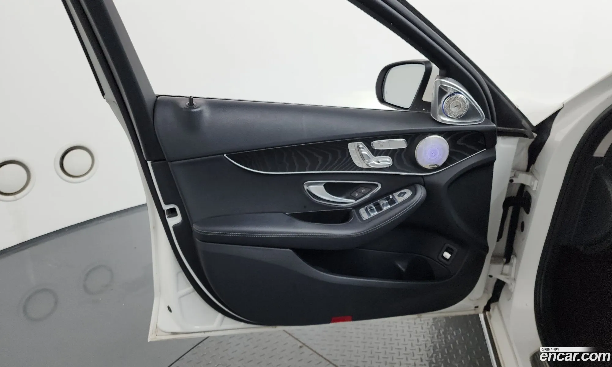 Mercedes-Benz C-Class W205 2019 — 23