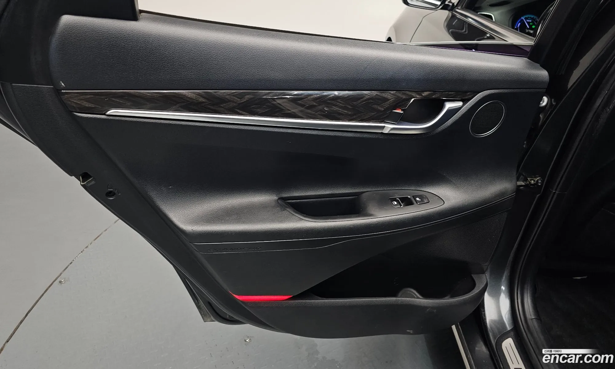 Hyundai Grandeur IG Hybrid 2019 — 25