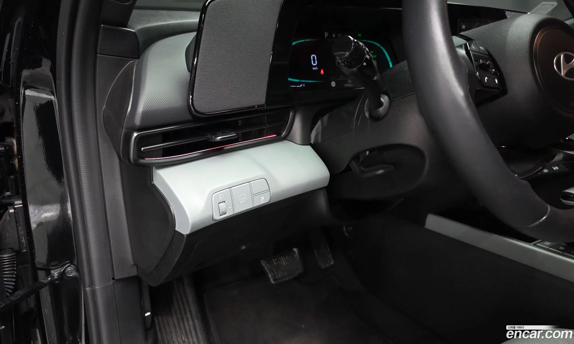 Hyundai Elantra Hybrid 2025 — 12