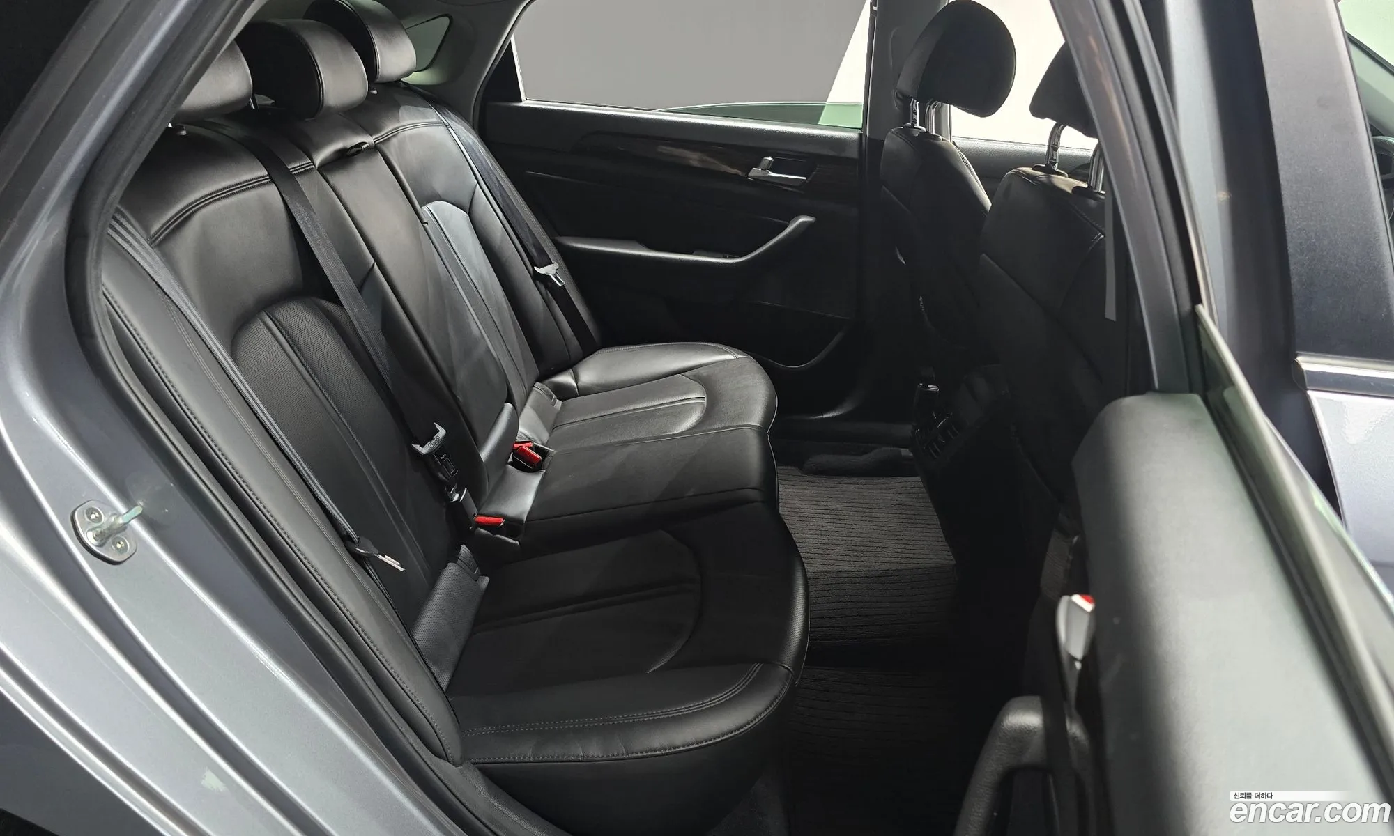 Hyundai LF Sonata 2016 — 17