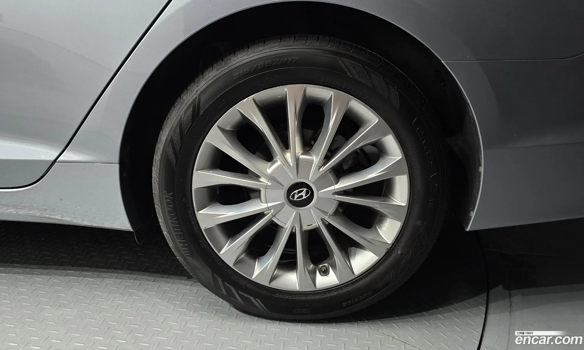 Hyundai LF Sonata 2016 — 26