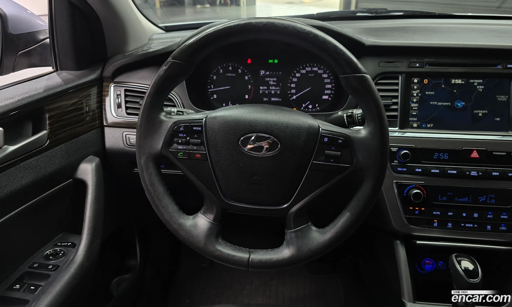 Hyundai LF Sonata 2016 — 24