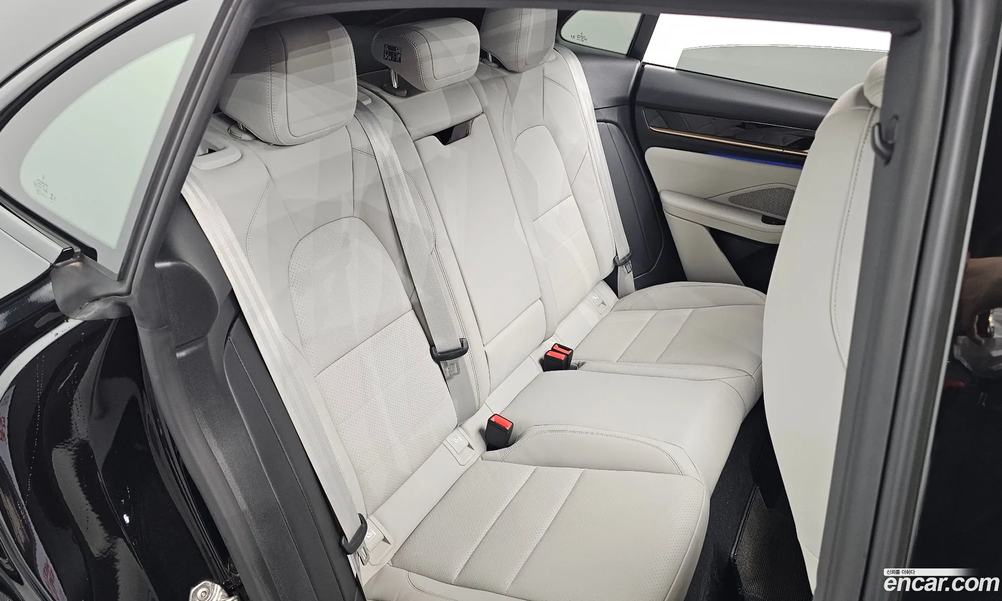 Porsche Macan EV
