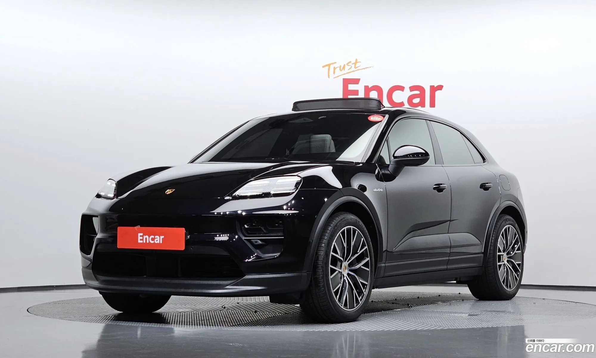 Porsche Macan EV
