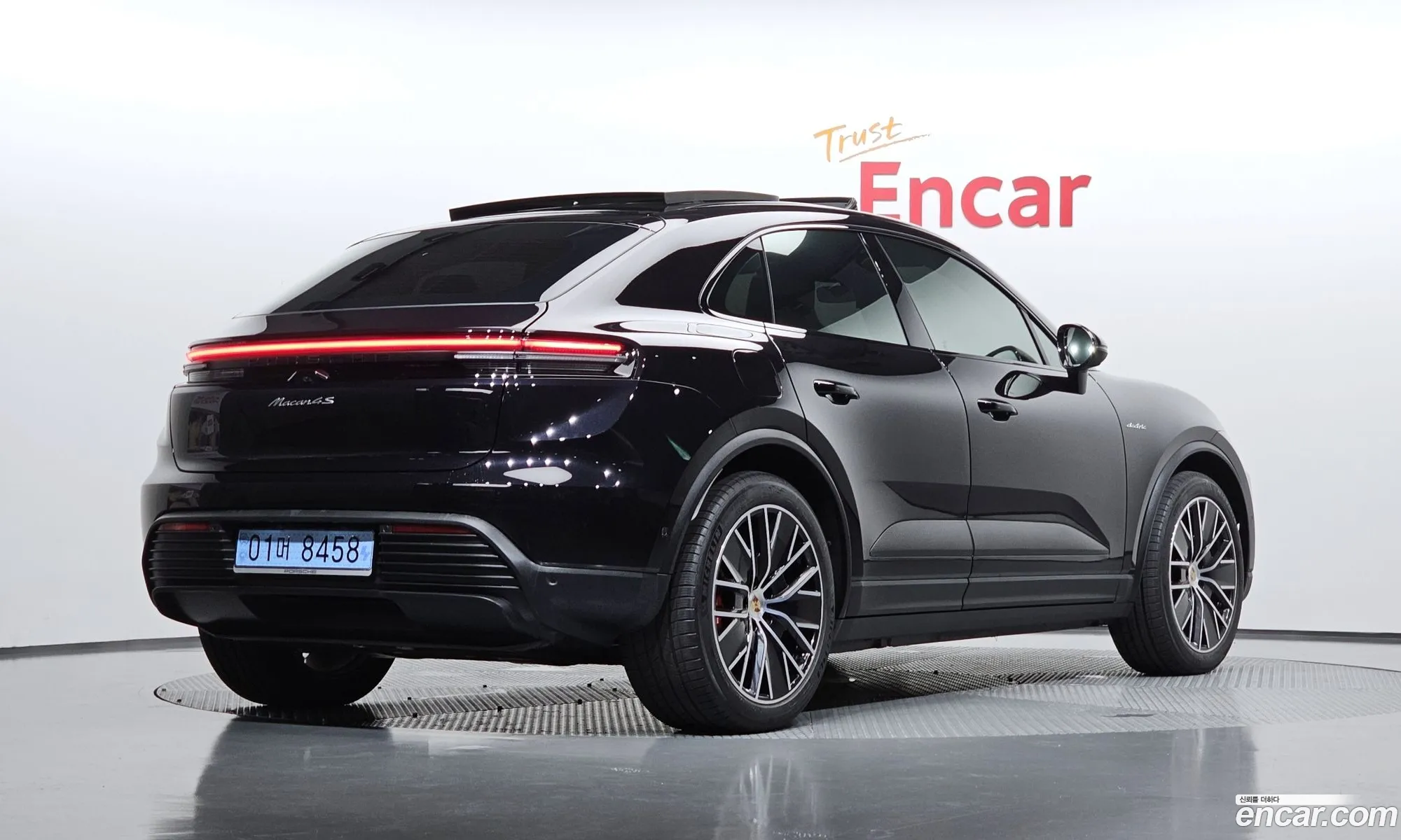 Porsche Macan EV 2025 WP1AB2XA3SL152067 — 17