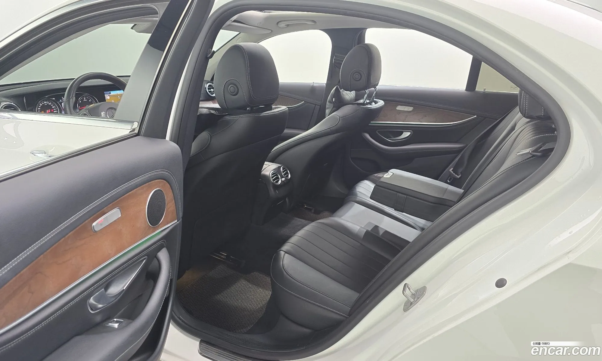 Mercedes-Benz E-Class W213 2016 WDDZF0EB1HA045167 — 2