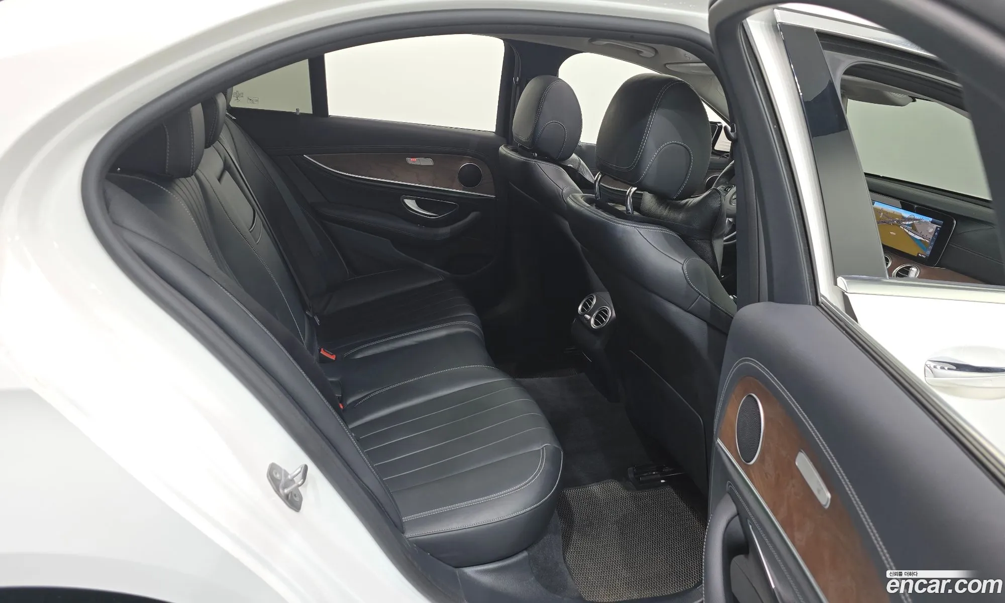 Mercedes-Benz E-Class W213 2016 WDDZF0EB1HA045167 — 10