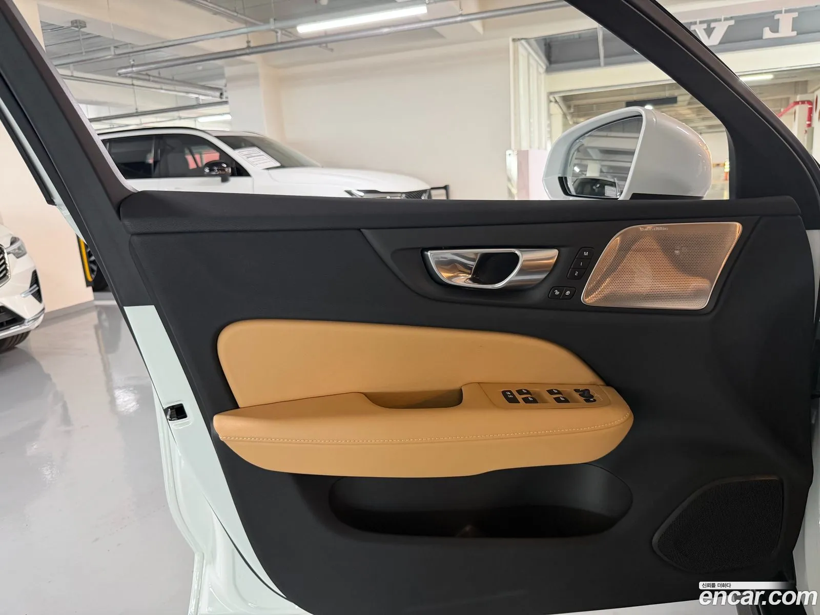 Volvo V60 Cross Country 2025 — 18