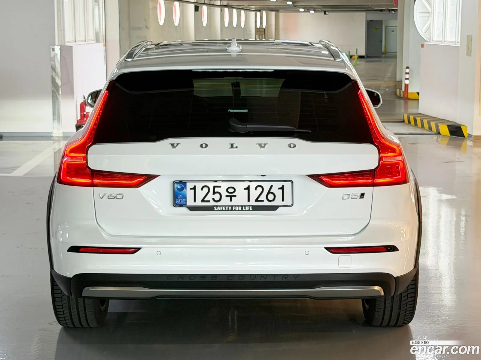 Volvo V60 Cross Country 2025 — 12