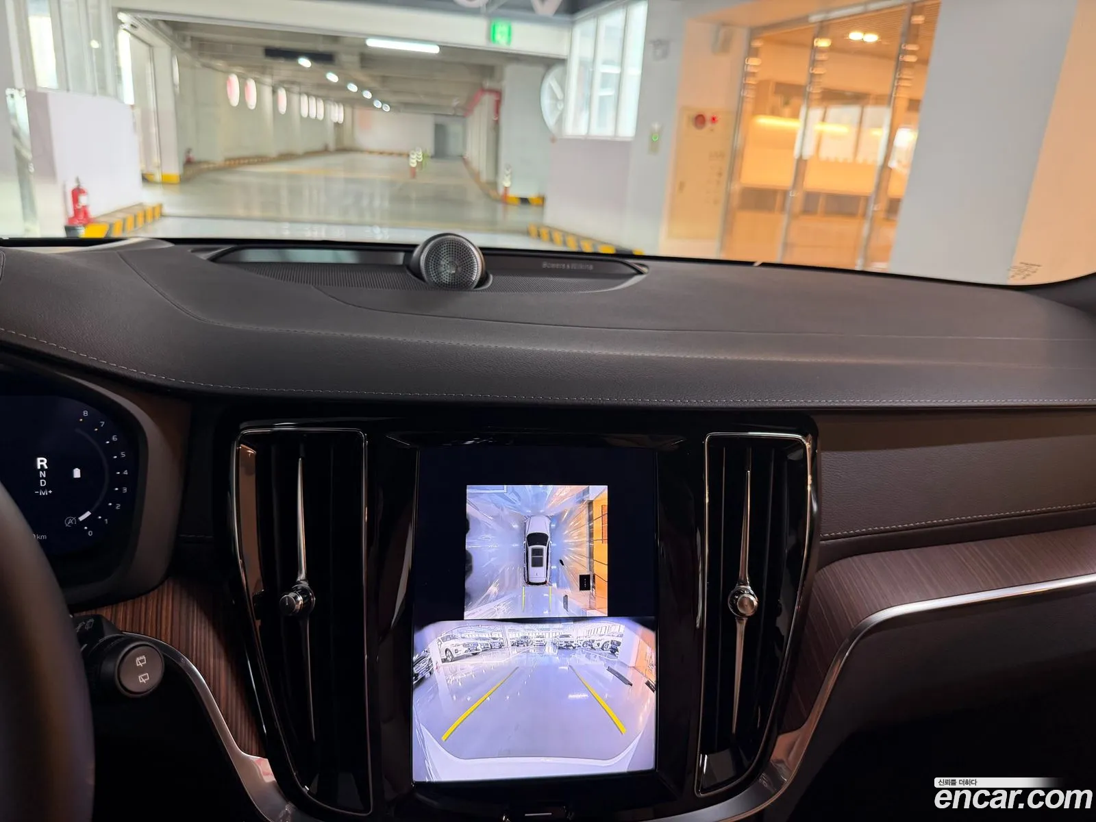 Volvo V60 Cross Country 2025 — 16