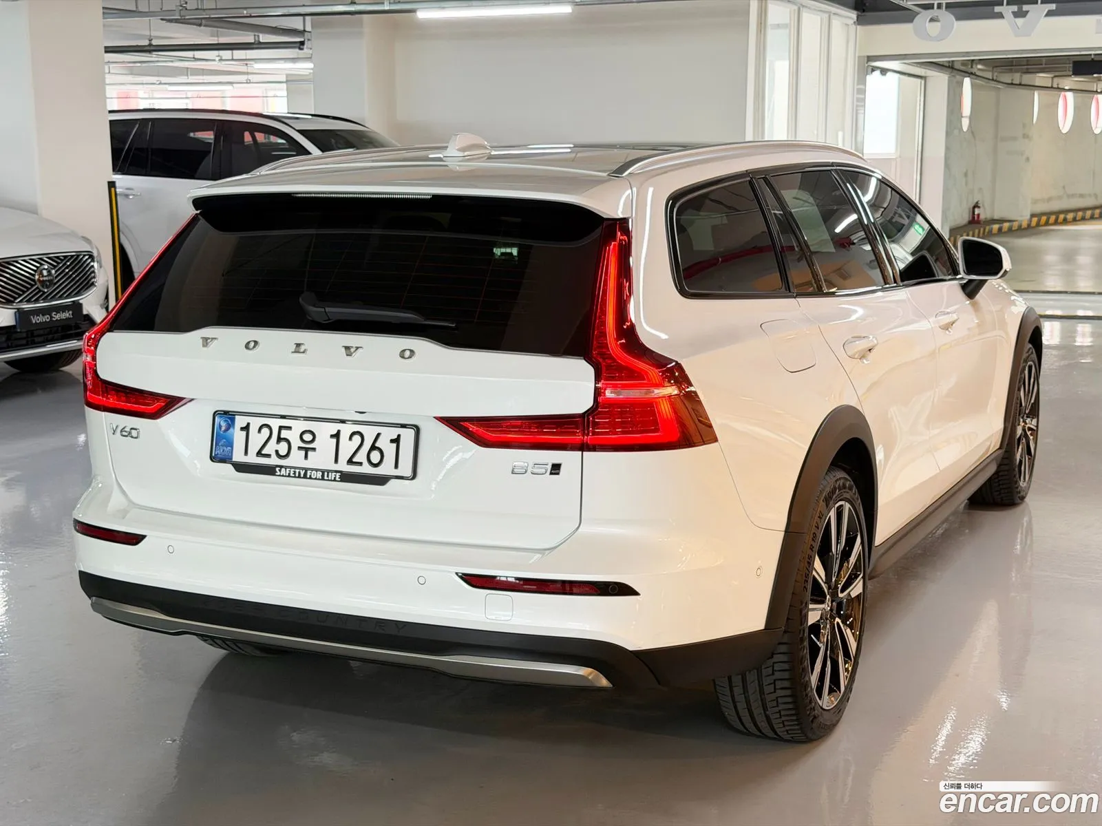 Volvo V60 Cross Country 2025 — 9