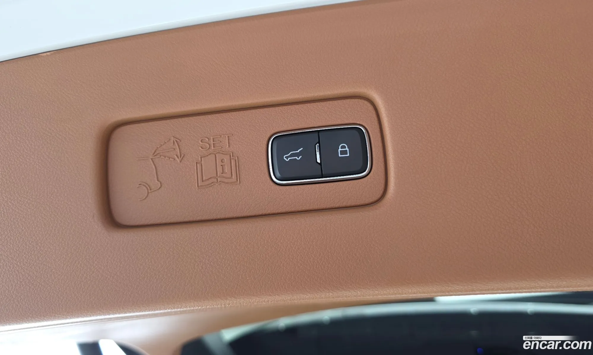 Lincoln Aviator 2020 5LM5J9XC2LGL33134 — 38