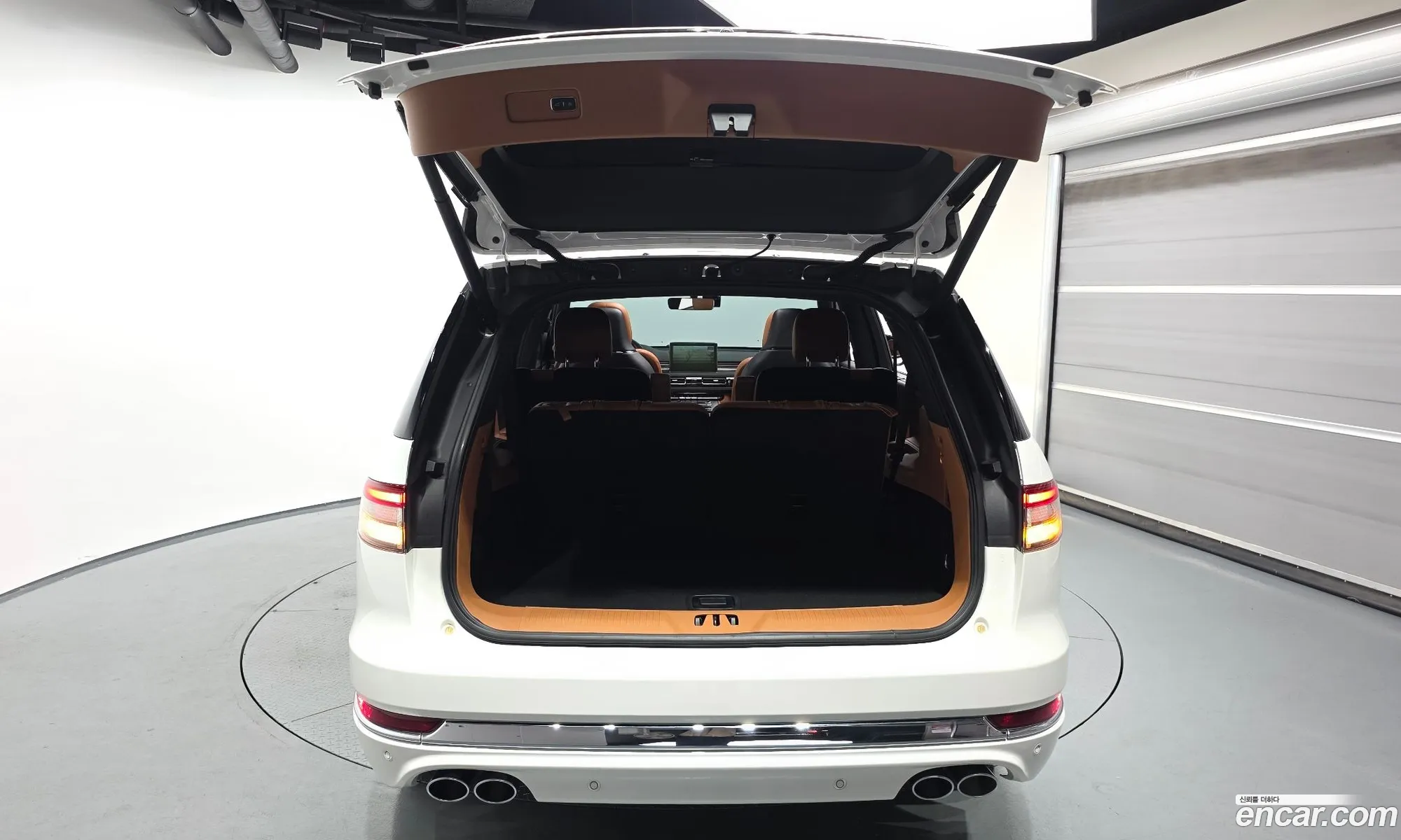 Lincoln Aviator 2020 5LM5J9XC2LGL33134 — 31