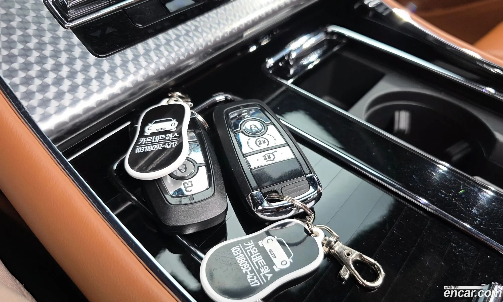 Lincoln Aviator 2020 5LM5J9XC2LGL33134 — 26