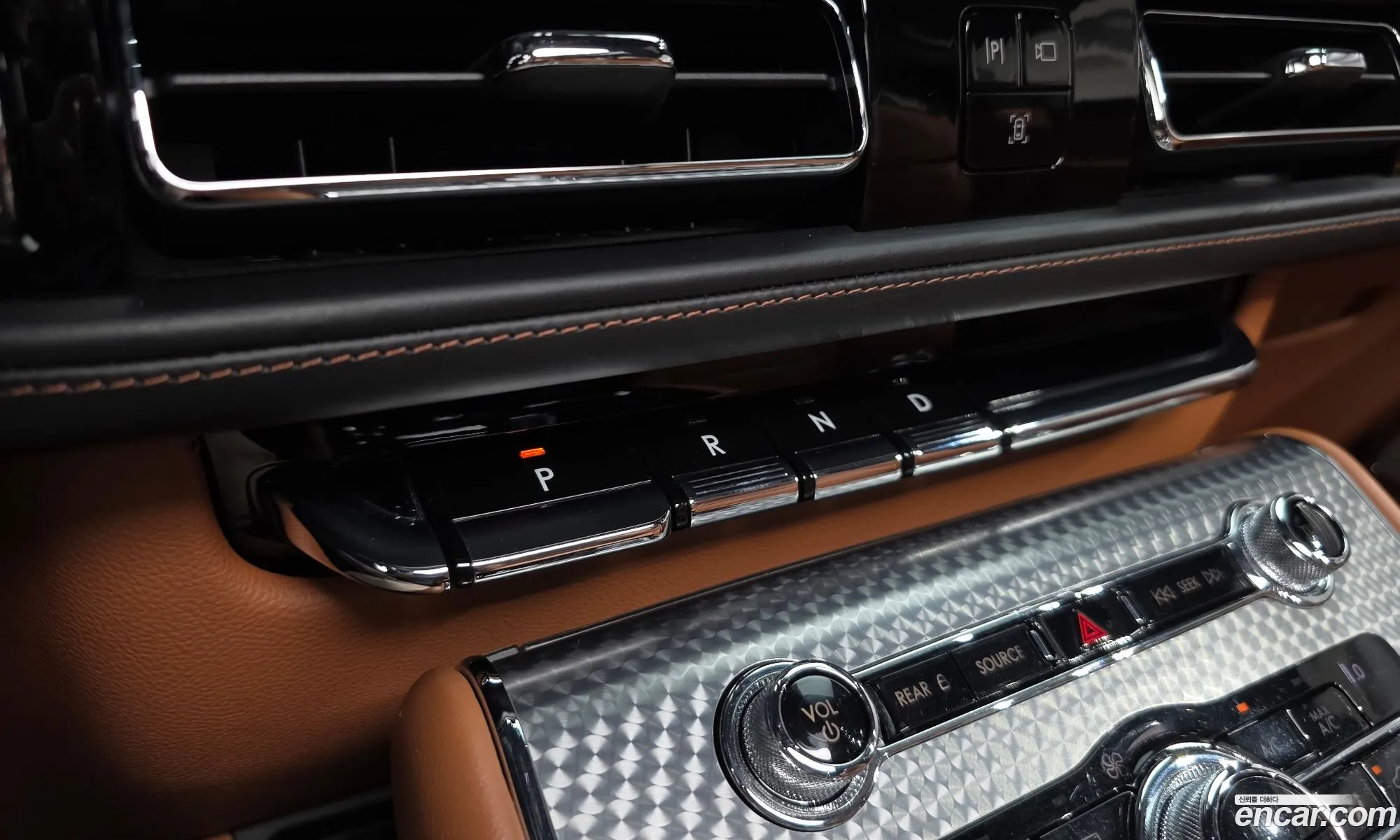 Lincoln Aviator 2020 5LM5J9XC2LGL33134 — 22