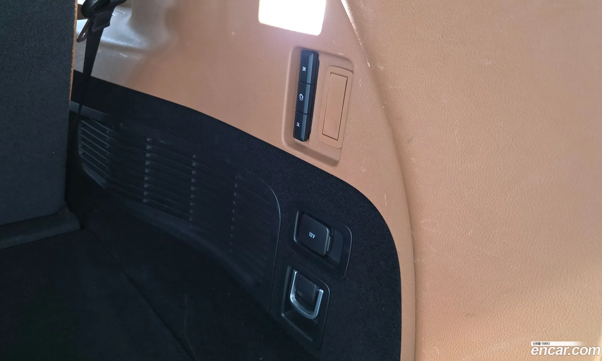 Lincoln Aviator 2020 5LM5J9XC2LGL33134 — 24