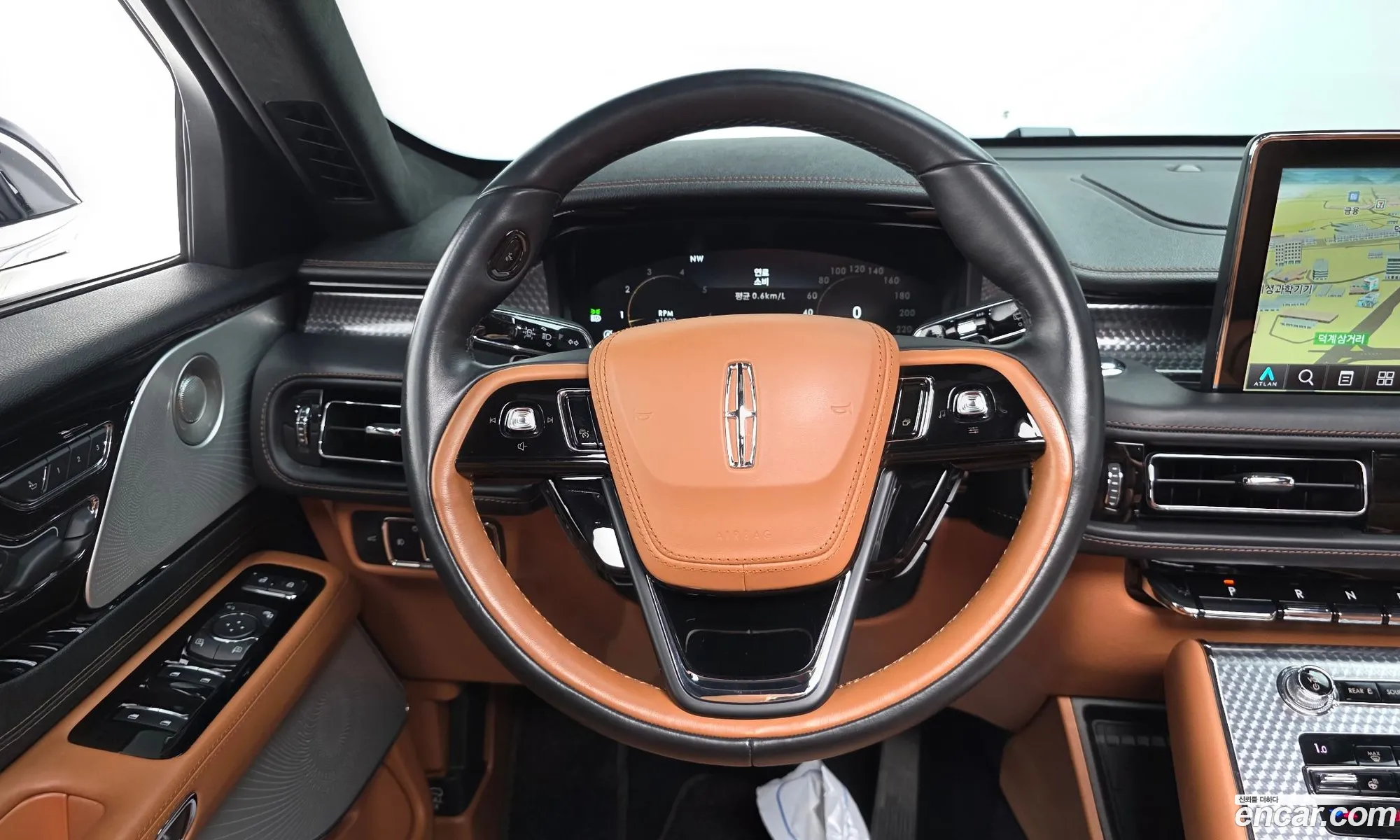 Lincoln Aviator 2020 5LM5J9XC2LGL33134 — 25