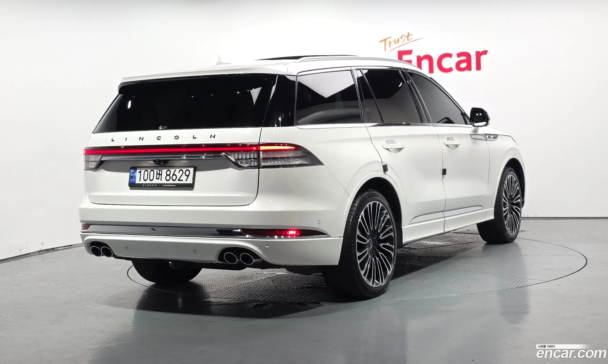 Lincoln Aviator 2020 5LM5J9XC2LGL33134 — 34
